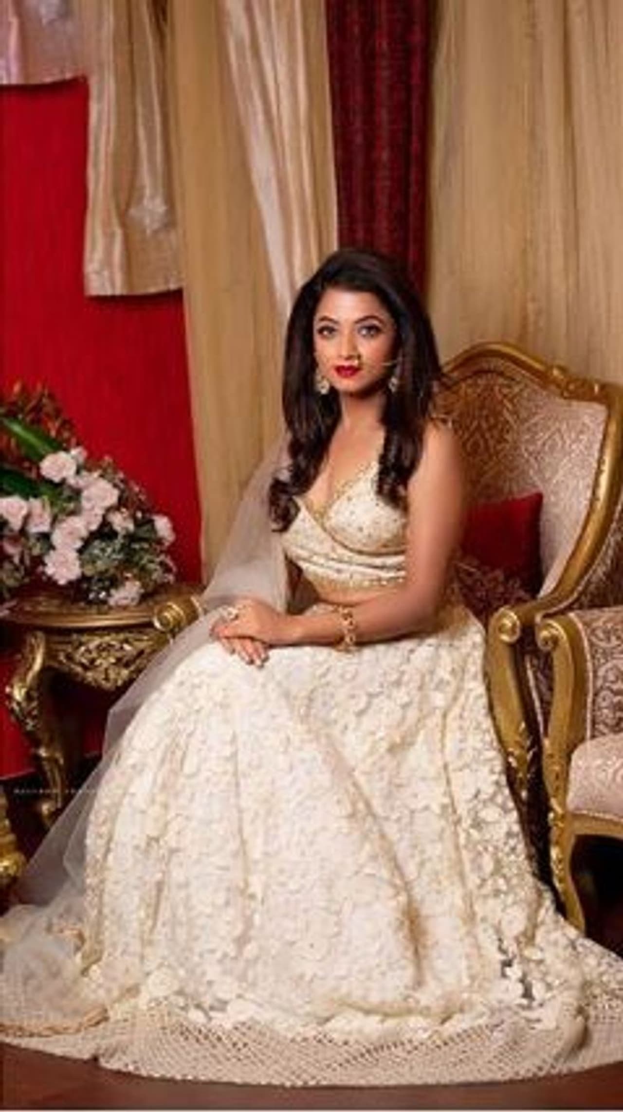 <p>கொரோனா வைரஸ் ஒருபுறம் அச்சுறுத்தி வந்த நிலையில், திரையுலகில் பணியாற்றி வரும், சீரியல் நடிகர்கள் மற்றும் மற்ற தொழிலாளர்களின் பொருளாதாரத்தை கருத்தில் கொண்டு, கடந்த மாதம் சீரியல் பணிகள் துவங்கியது.</p> <p>கொரோனா வைரஸ் ஒருபுறம் அச்சுறுத்தி வந்த நிலையில், திரையுலகில் பணியாற்றி வரும், சீரியல் நடிகர்கள் மற்றும் மற்ற தொழிலாளர்களின் பொருளாதாரத்தை கருத்தில் கொண்டு, கடந்த மாதம் சீரியல் பணிகள் துவங்கியது.</p>