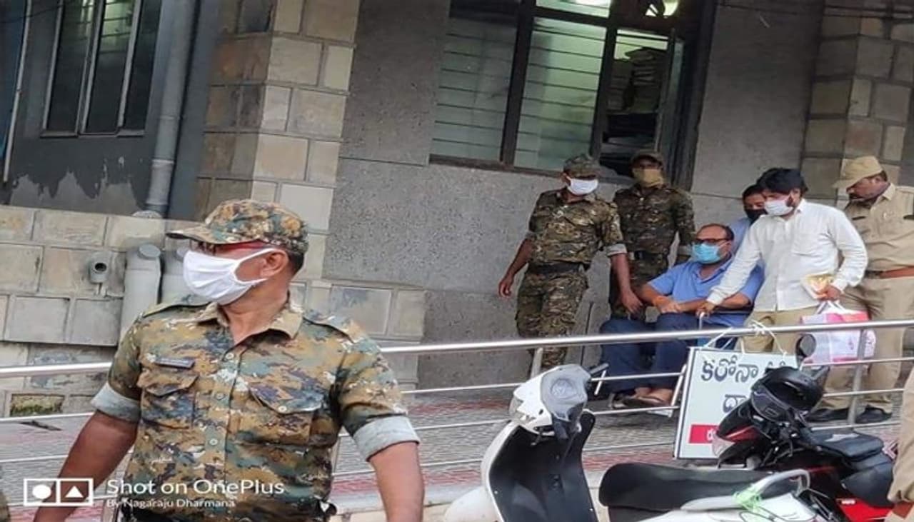 <p><strong>రఘురామకృష్ణంరాజు</strong> ఇది ప్రస్తుతానికి ఆంధ్రప్రదేశ్ రాజకీయాల్లో హాట్ టాపిక్. అచ్చెన్నాయుడి అరెస్టు, విజయసాయి రెడ్డి పవర్ ను జగన్ తగ్గించారు వంటి విషయాల మధ్య కూడా ఆయన గురించి రాష్ట్రమంతా చర్చ జరుగుతుండడం ఆయన క్రేజ్ ను చెప్పకనే చెబుతున్నాయి. </p> <p><strong>రఘురామకృష్ణంరాజు</strong> ఇది ప్రస్తుతానికి ఆంధ్రప్రదేశ్ రాజకీయాల్లో హాట్ టాపిక్. అచ్చెన్నాయుడి అరెస్టు, విజయసాయి రెడ్డి పవర్ ను జగన్ తగ్గించారు వంటి విషయాల మధ్య కూడా ఆయన గురించి రాష్ట్రమంతా చర్చ జరుగుతుండడం ఆయన క్రేజ్ ను చెప్పకనే చెబుతున్నాయి. </p>