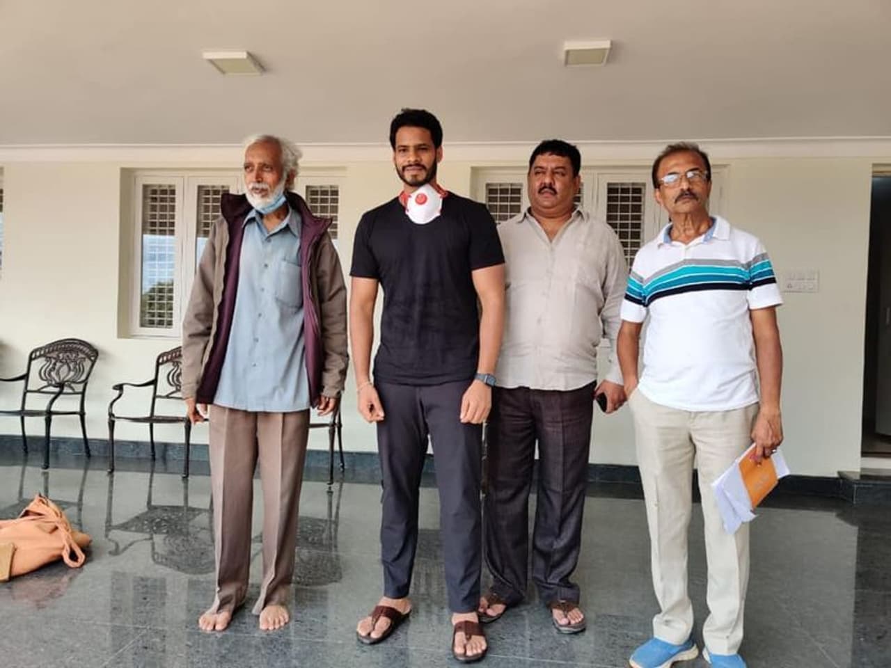 <p>ಲಾಕ್‌ಡೌನ್‌ನಿಂದಾಗಿ ಸಾಮಾಜಿಕ ಜಾಲತಾಣದಲ್ಲಿ ಆ್ಯಕ್ಟಿವ್‌ ಆಗಿರುವ ನಿಖಿಲ್ ಕುಮಾರಸ್ವಾಮಿ.</p>