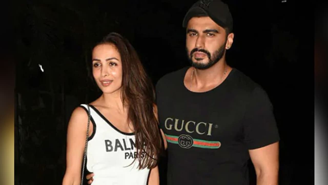 <p>ಕಳೆದ ವರ್ಷದಿಂದ, ಮಲೈಕಾ ಮತ್ತು ಅರ್ಜುನ್ ಪ್ರೀತಿ ಸುದ್ದಿಯಲ್ಲಿದೆ.</p> <p>ಕಳೆದ ವರ್ಷದಿಂದ, ಮಲೈಕಾ ಮತ್ತು ಅರ್ಜುನ್ ಪ್ರೀತಿ ಸುದ್ದಿಯಲ್ಲಿದೆ.</p>