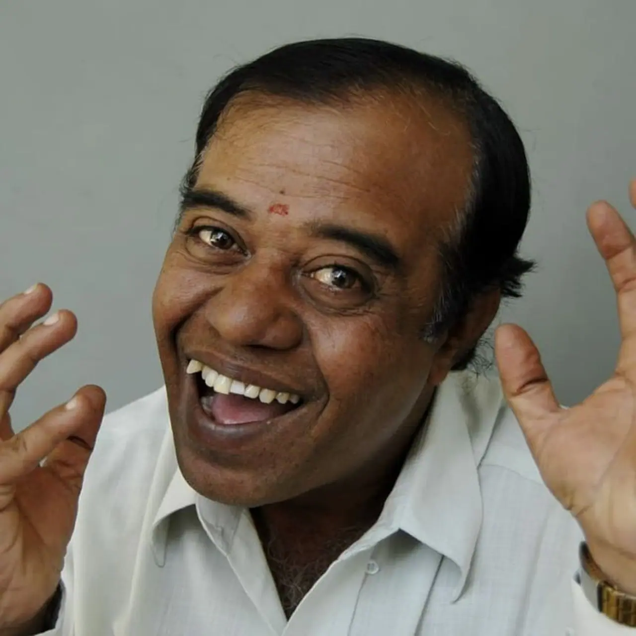 <p>ಅಸ್ತಮಾ ಮತ್ತು ಕಿಡ್ನಿ ಸಮಸ್ಯೆಯಿಂದ ಬಳಲುತ್ತಿದ್ದ ಹಾಸ್ಯ ನಟ ರಾಜಗೋಪಾಲ್‌ (69) ಕೊನೆ ಉಸಿರೆಳೆದಿದ್ದಾರೆ.</p>