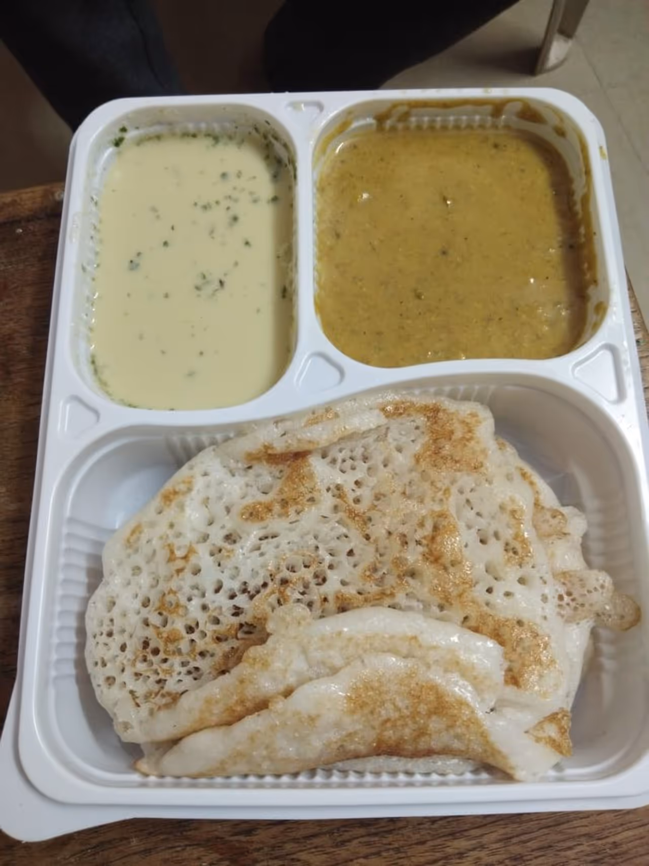 <p>ಕೊನೆಗೂ ಎಚ್ಚೆತ್ತ ಸರ್ಕಾರ ಕೊರೋನಾ ಸೋಂಕಿತರ ಗೋಳಾಟಕ್ಕೆ ಸ್ಪಂದಿಸಿದೆ. ಸೋಂಕಿತರ ಸಿಟ್ಟಿಗೆ ಸ್ಪಂದಿಸಿದ ಆರೋಗ್ಯ ಇಲಾಖೆ ರುಚಿಕರವಾದ ಆಹಾರವನ್ನು ಒದಗಿಸುವ ವ್ಯವಸ್ಥೆ ಮಾಡಿದೆ.</p> <p>ಕೊನೆಗೂ ಎಚ್ಚೆತ್ತ ಸರ್ಕಾರ ಕೊರೋನಾ ಸೋಂಕಿತರ ಗೋಳಾಟಕ್ಕೆ ಸ್ಪಂದಿಸಿದೆ. ಸೋಂಕಿತರ ಸಿಟ್ಟಿಗೆ ಸ್ಪಂದಿಸಿದ ಆರೋಗ್ಯ ಇಲಾಖೆ ರುಚಿಕರವಾದ ಆಹಾರವನ್ನು ಒದಗಿಸುವ ವ್ಯವಸ್ಥೆ ಮಾಡಿದೆ.</p>