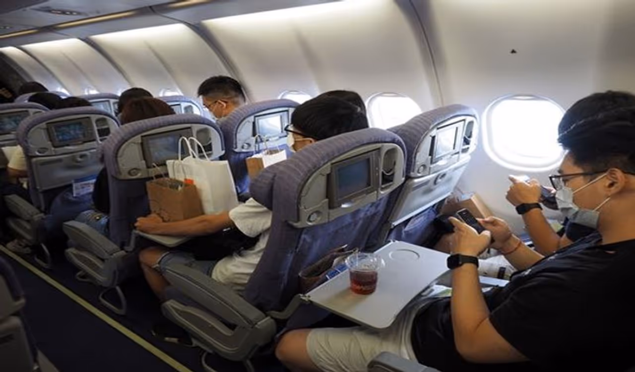 <p>&nbsp;Sri Lanka will resume flights to repatriate its citizens stranded overseas due to the coronavirus pandemic, a top official said on Wednesday.</p>