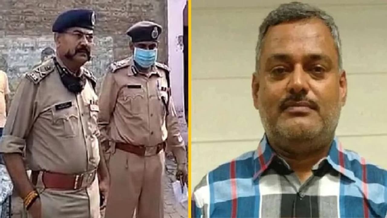 <p>ఓ డీఎస్పీని వికాస్ దూబే ముఠా అత్యంత దారుణంగా హత్య చేసింది. పదునైనా గొడ్డలితో నరికి చంపేశారు. అనంతరం శరీరాన్ని ముక్కలుముక్కలుగా నరికేశారు. ఈ దారుణ సంఘటన కాన్పూర్ లో చోటుచేసుకోగా పూర్తి వివరాలు ఇలా ఉన్నాయి.<br />&nbsp;</p>