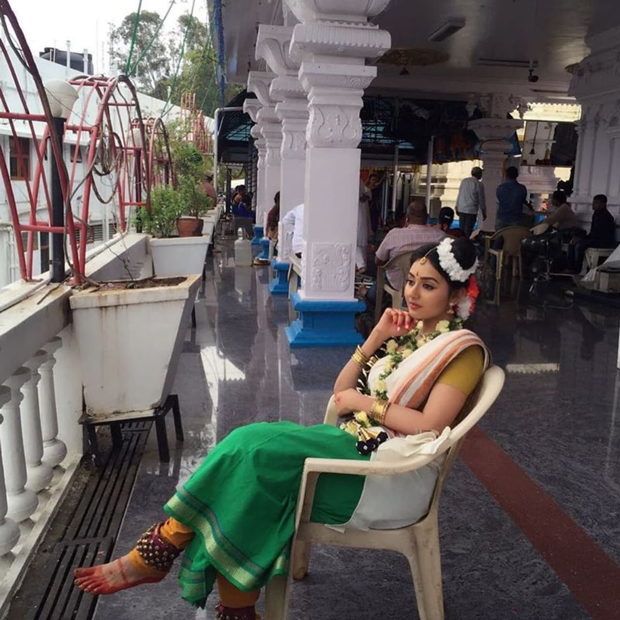 <p>கேரளத்து பெண் குட்டி போல் அமர்ந்து இருக்கும் வித்யா </p> <p>கேரளத்து பெண் குட்டி போல் அமர்ந்து இருக்கும் வித்யா </p>