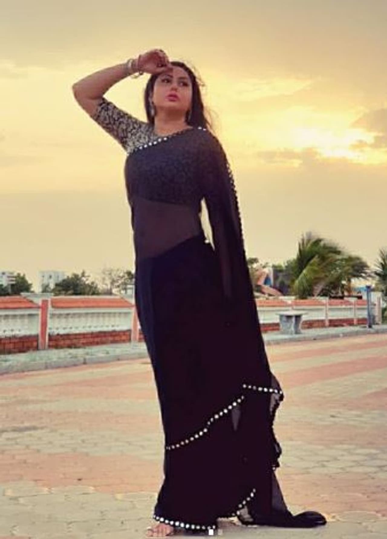 <p>நடிகை நமீதா... காந்தம் போல் இழுக்கும் கருப்பு சேலையில் கொடுத்த போஸ் </p> <p>நடிகை நமீதா... காந்தம் போல் இழுக்கும் கருப்பு சேலையில் கொடுத்த போஸ் </p>