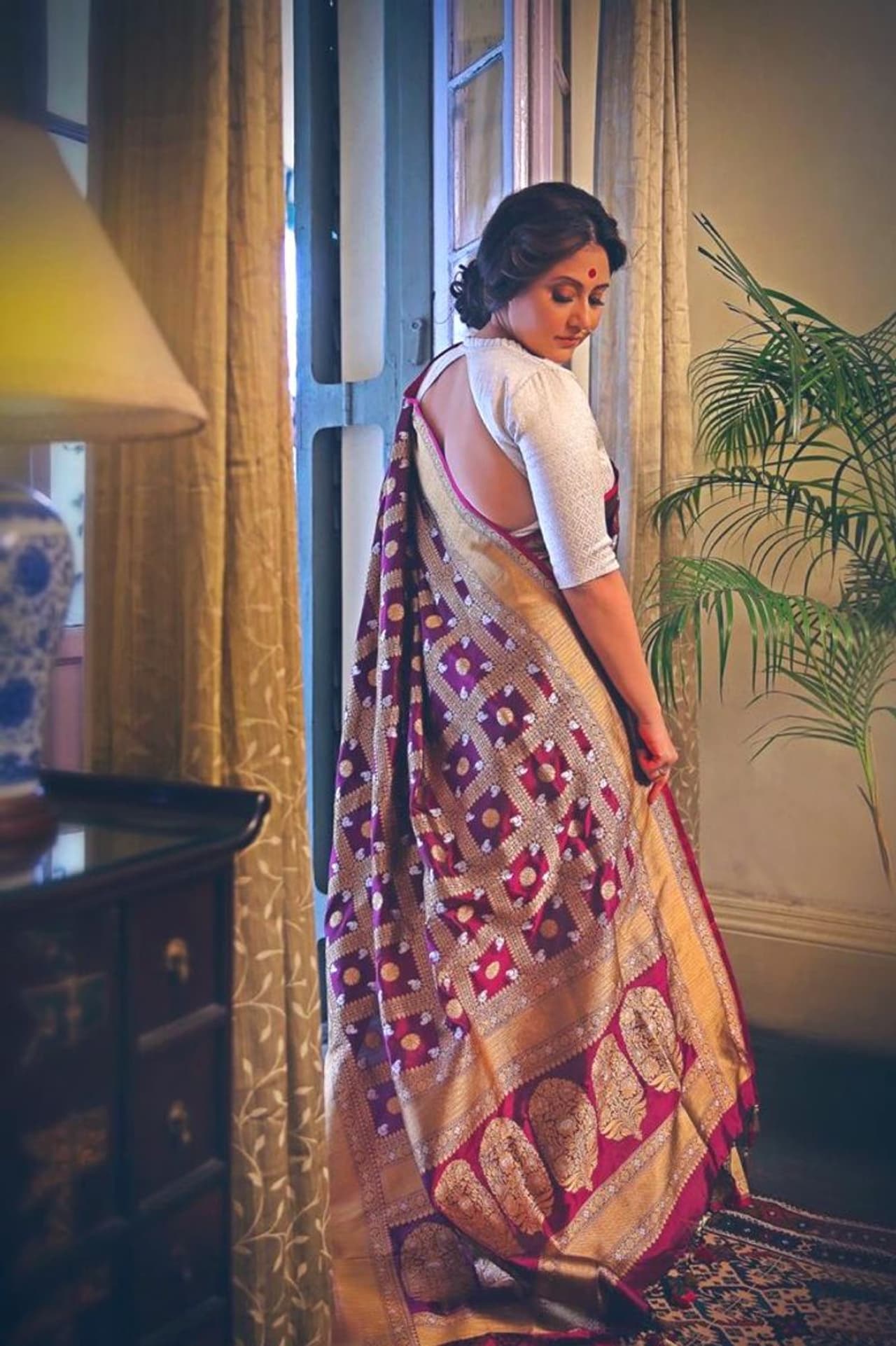 <p>ಜೀನ್ಸ್ ಪ್ಯಾಂಟ್, ಕ್ರಾಪ್ ಟಾಪ್ ಮತ್ತು ಶಾರ್ಟ್ ಹೇರ್ಗೆ ಗುಡ್ ಬೈ ಹೇಳಿದ ದೇಸಿ ಹುಡುಗೀರು.</p> <p>ಜೀನ್ಸ್ ಪ್ಯಾಂಟ್, ಕ್ರಾಪ್ ಟಾಪ್ ಮತ್ತು ಶಾರ್ಟ್ ಹೇರ್ಗೆ ಗುಡ್ ಬೈ ಹೇಳಿದ ದೇಸಿ ಹುಡುಗೀರು.</p>