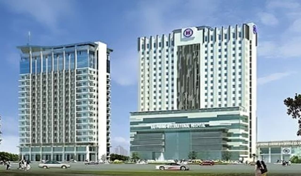 <p>ಈ ಫೊಟೋ ವಿಯೆಟ್ನಾಂನ ಹೈ ಫಾಂಗ್ ಇಂಟರ್ ನ್ಯಾಷನಲ್ ಆಸ್ಪತ್ರೆಯದ್ದಾಗಿದೆ. ಈ ಆಸ್ಪತ್ರೆ ವೈದ್ಯರು ನವಜಾತ ಶಿಶುವಿನ ಪೋಟೋವೊಂದನ್ನು ಸೋಶಿಯಲ್ ಮೀಡಿಯಾದಲ್ಲಿ ಶೇರ್ ಮಾಡಿಕೊಂಡಿದ್ದಾರೆ.</p> <p>ಈ ಫೊಟೋ ವಿಯೆಟ್ನಾಂನ ಹೈ ಫಾಂಗ್ ಇಂಟರ್ ನ್ಯಾಷನಲ್ ಆಸ್ಪತ್ರೆಯದ್ದಾಗಿದೆ. ಈ ಆಸ್ಪತ್ರೆ ವೈದ್ಯರು ನವಜಾತ ಶಿಶುವಿನ ಪೋಟೋವೊಂದನ್ನು ಸೋಶಿಯಲ್ ಮೀಡಿಯಾದಲ್ಲಿ ಶೇರ್ ಮಾಡಿಕೊಂಡಿದ್ದಾರೆ.</p>