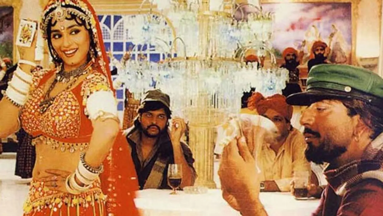 <p>ಕಲ್ನಾಯಕ್ ಸಿನಿಮಾದ ಸೂಪರ್ ಹಿಟ್ ಸಾಂಗ್ ಚೋಲಿ ಕೆ ಪೀಚೆ ಹಾಡು ಹುಡುಗರ ನಿದ್ರೆ ಗೆಡಿಸಿತ್ತು.</p> <p>ಕಲ್ನಾಯಕ್ ಸಿನಿಮಾದ ಸೂಪರ್ ಹಿಟ್ ಸಾಂಗ್ ಚೋಲಿ ಕೆ ಪೀಚೆ ಹಾಡು ಹುಡುಗರ ನಿದ್ರೆ ಗೆಡಿಸಿತ್ತು.</p>