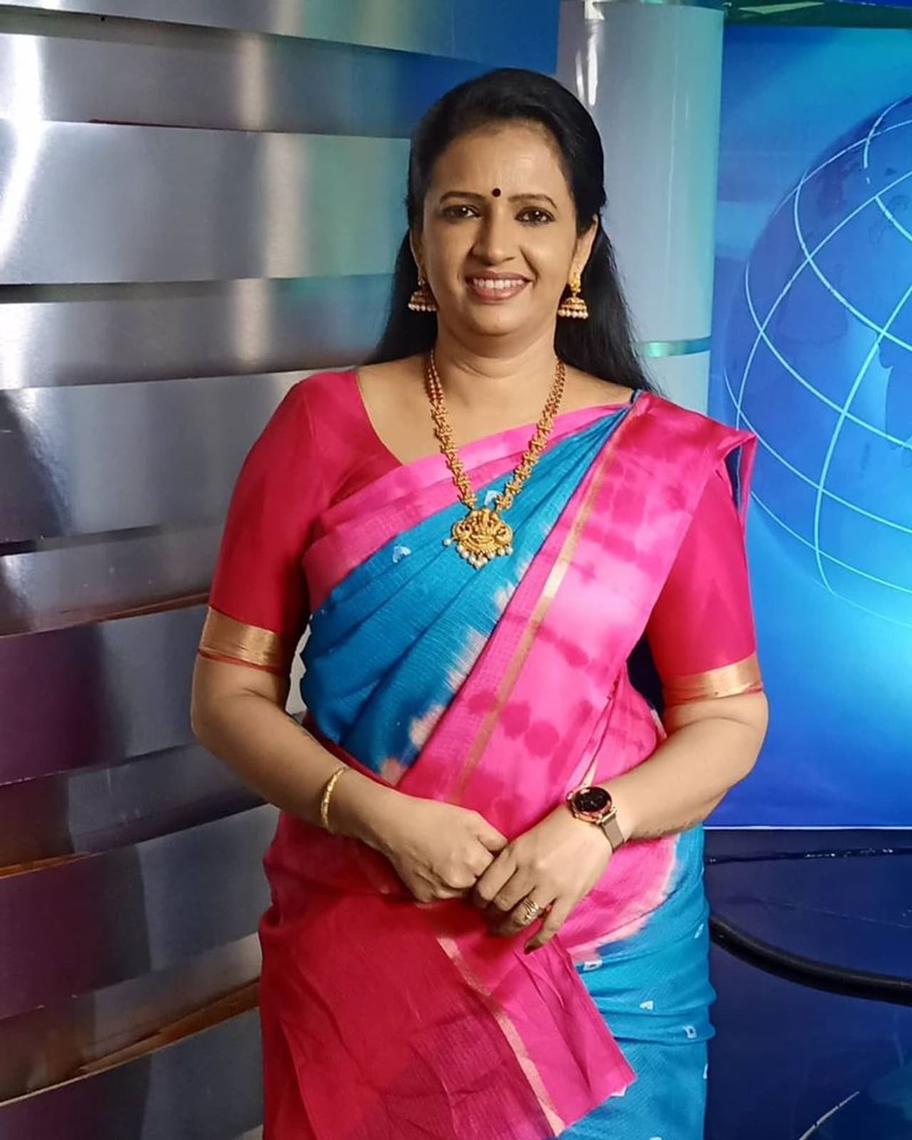 <p>சன் டிவி செய்தி தொகுப்பாளினி சுஜாதா பாபு அப்போ இருந்த காலத்தில் இருந்து தொடர்ந்து அவங்க கடமையை செய்கிறார் </p> <p>சன் டிவி செய்தி தொகுப்பாளினி சுஜாதா பாபு அப்போ இருந்த காலத்தில் இருந்து தொடர்ந்து அவங்க கடமையை செய்கிறார் </p>