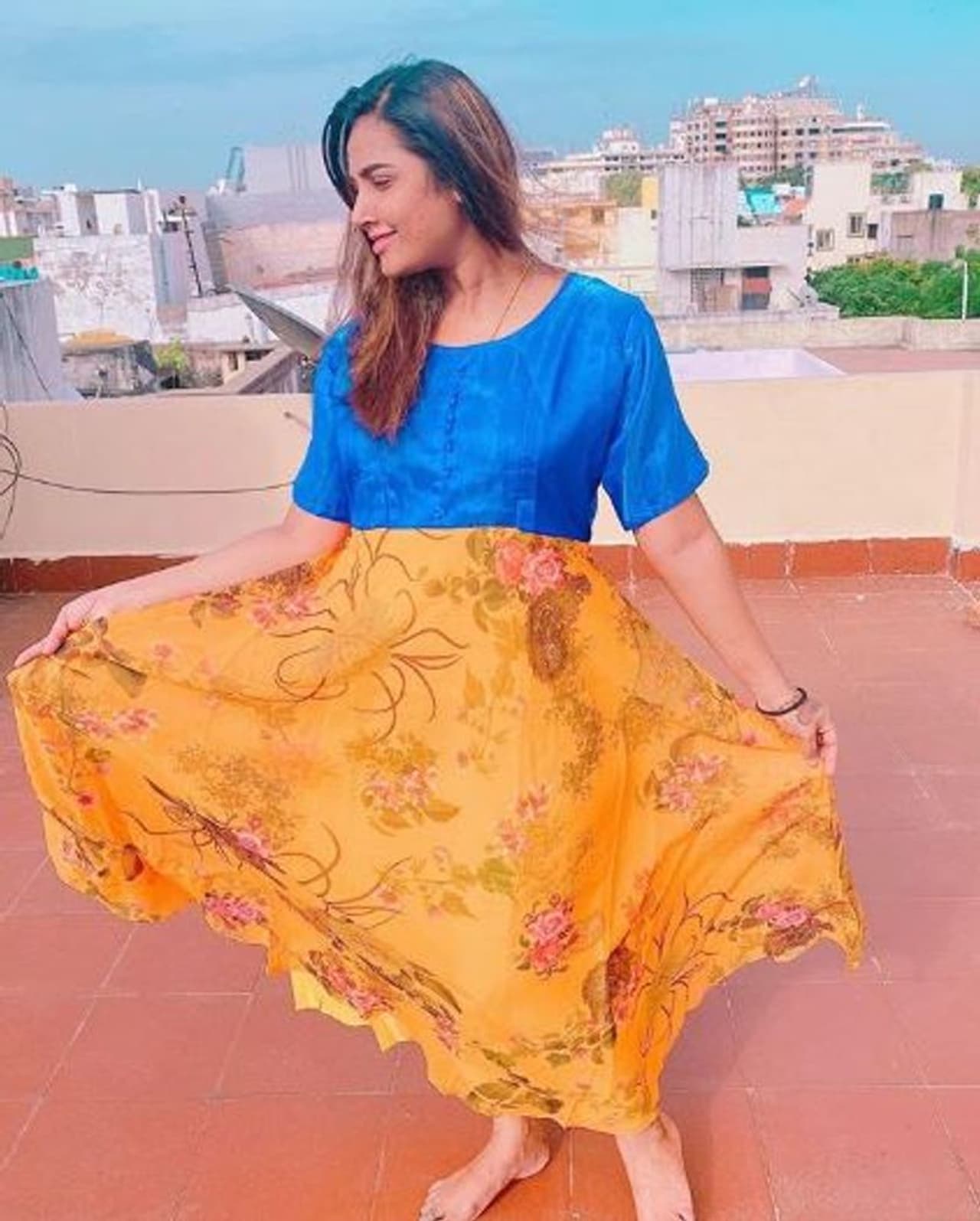 <p>வம்சம்' படத்தின் மூலம் காமெடி நடிகையாக அறிமுகமானவர் நடிகை நந்தினி.</p>