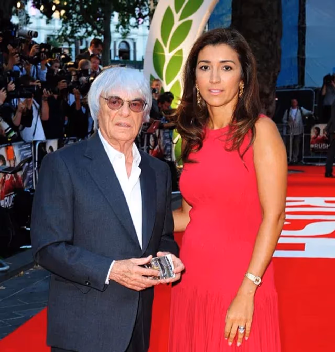 <p>മൂന്നാമത്തെ ഭാര്യയായ ഫാബിയാന ഫ്ലോസിയിലാണ് ഇദ്ദേഹത്തിന് തന്റെ 89മത്തെ വയസില് ഒരു കുട്ടി കൂടി ജനിച്ചത്.<br /> </p> <p>മൂന്നാമത്തെ ഭാര്യയായ ഫാബിയാന ഫ്ലോസിയിലാണ് ഇദ്ദേഹത്തിന് തന്റെ 89മത്തെ വയസില് ഒരു കുട്ടി കൂടി ജനിച്ചത്.<br /> </p>