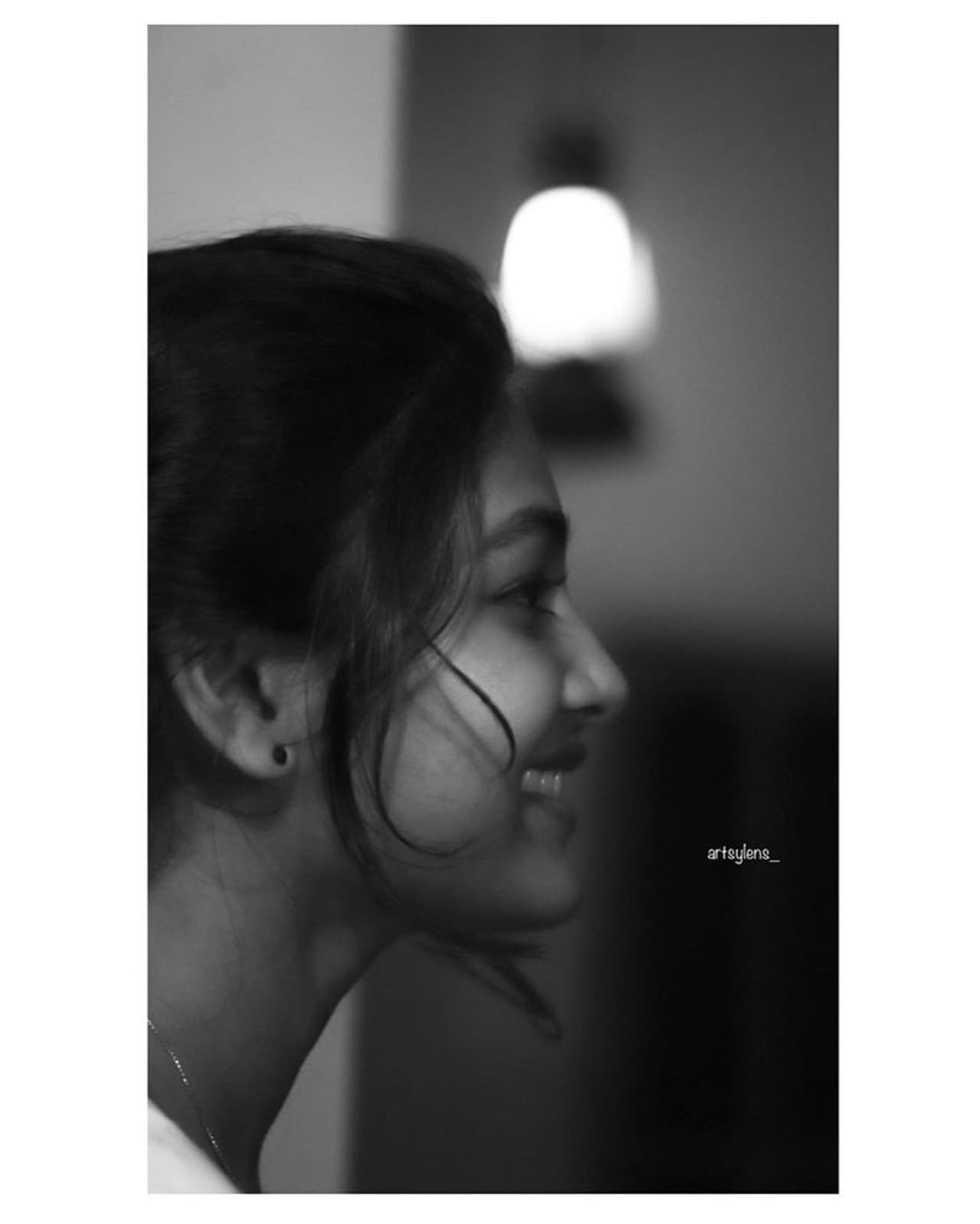 <p>கருப்பு வெள்ளை புகைப்படத்தில் இவானா&nbsp;</p>