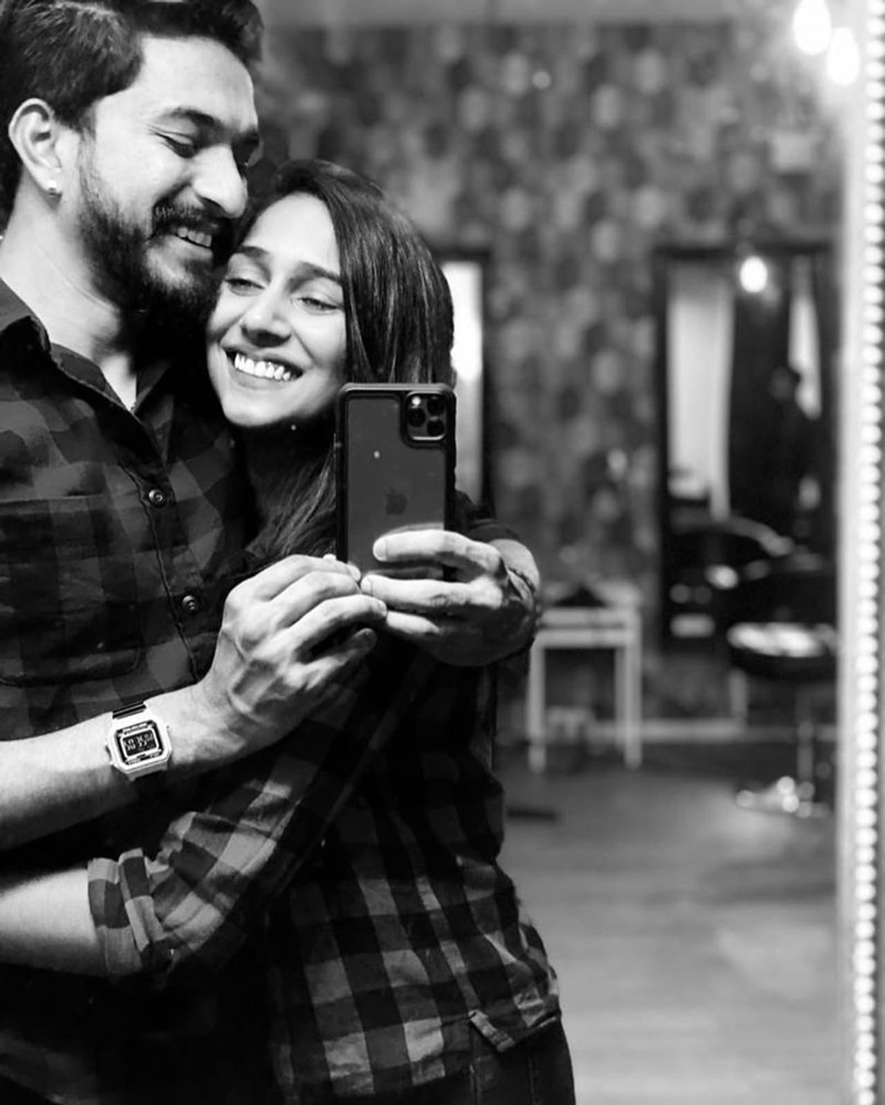 <p>பிக்பாஸ் மூன்றாவது சீசனின் டைட்டில் வின்னர் முகென் ராவ், நல்ல பையன், நல்ல பாடகன், நல்ல நண்பன், நல்ல தோழன் என்ற பல நல்ல பெயர்களை பிக்பாஸ் வீட்டிலும் எடுத்தார். </p> <p>பிக்பாஸ் மூன்றாவது சீசனின் டைட்டில் வின்னர் முகென் ராவ், நல்ல பையன், நல்ல பாடகன், நல்ல நண்பன், நல்ல தோழன் என்ற பல நல்ல பெயர்களை பிக்பாஸ் வீட்டிலும் எடுத்தார். </p>