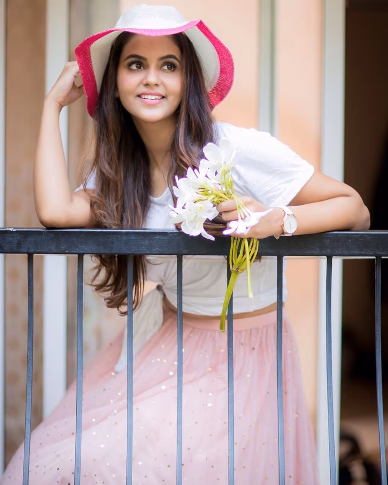 <p>குயின் மாதிரி இருக்கும் சைத்ரா ரெட்டி </p> <p>குயின் மாதிரி இருக்கும் சைத்ரா ரெட்டி </p>