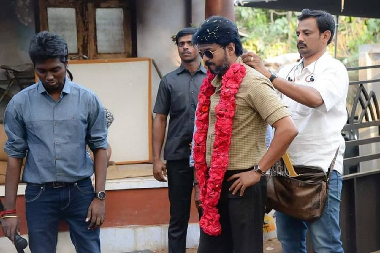 <p>விஜய் அட்லி கூட்டணியில் வெளியாகி வசூல் ரீதியாகவும், விமர்சன ரீதியாகவும் தாறுமாறு கெத்து காட்டிய திரைப்படம் மெர்சல். </p> <p>விஜய் அட்லி கூட்டணியில் வெளியாகி வசூல் ரீதியாகவும், விமர்சன ரீதியாகவும் தாறுமாறு கெத்து காட்டிய திரைப்படம் மெர்சல். </p>