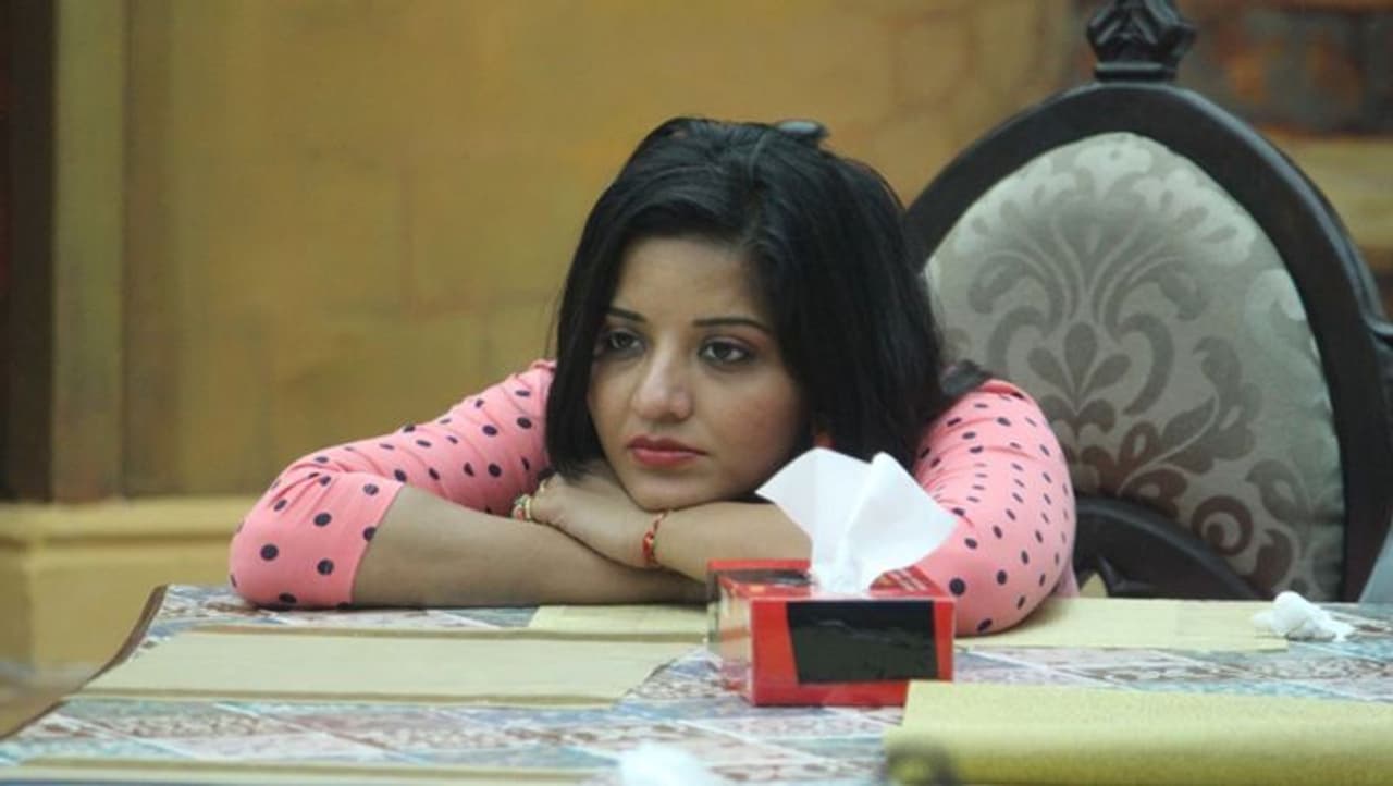 <p>బోజ్పురిలో నటిగా మంచి పేరు తెచ్చుకుంటున్న మోనాలిసా తన గతానికి సంబంధించి ఆసక్తికర విషయాలను వెల్లడించింది. తాను లైంగిక వేదింపులకు గురయ్యానని అప్పుడు తన వయసు కేవలం 11 సంవత్సరాలే అని చెప్పింది. ఆ తరువాత ఆమె కుటుంబం పశ్చిమ బెంగాల్లోని కోల్కతాకు వెళ్లినట్టుగా తెలిపింది.</p> <p>బోజ్పురిలో నటిగా మంచి పేరు తెచ్చుకుంటున్న మోనాలిసా తన గతానికి సంబంధించి ఆసక్తికర విషయాలను వెల్లడించింది. తాను లైంగిక వేదింపులకు గురయ్యానని అప్పుడు తన వయసు కేవలం 11 సంవత్సరాలే అని చెప్పింది. ఆ తరువాత ఆమె కుటుంబం పశ్చిమ బెంగాల్లోని కోల్కతాకు వెళ్లినట్టుగా తెలిపింది.</p>