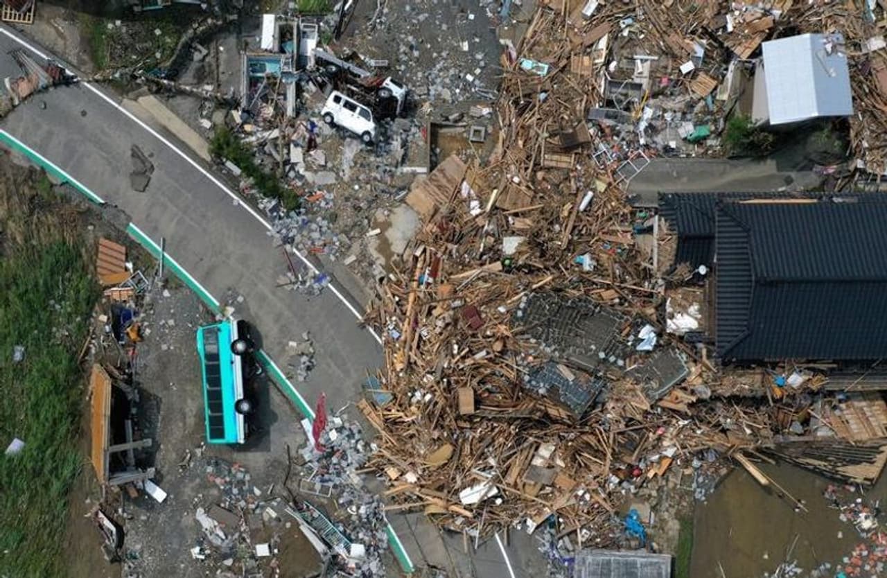 <p>ಧಾರಾಕಾರ ಮಳೆಯಿಂದ ನಾಶವಾದ ಕ್ಯುಶು ದ್ವೀಪದ ಕುಮಾಮುರಾ ನಗರದ ವೈಮಾನಿಕ ನೋಟ.</p>