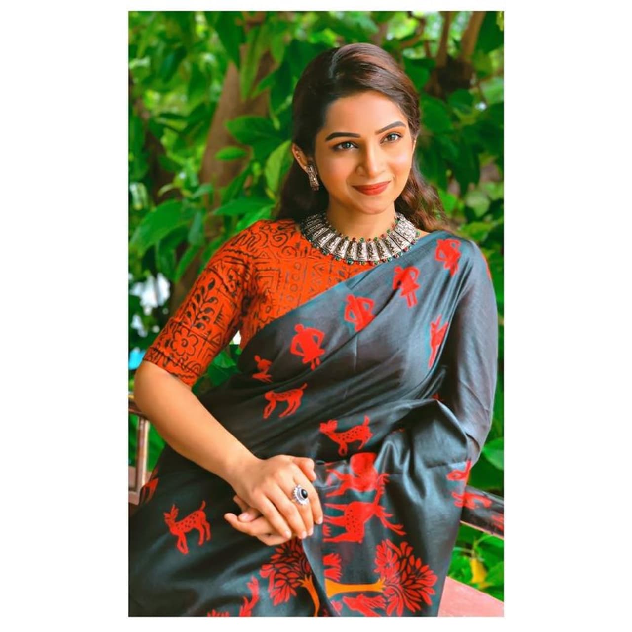 <p>விதவிதமான உடையில் கலக்கும் நக்ஷத்ர&nbsp;</p>