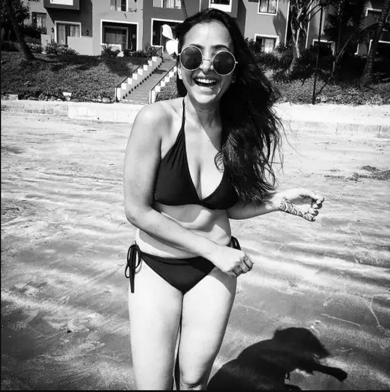 <p>వాస్తవానికి కొత్త బంగారు లోకం తర్వాత శ్వేత బసుకు మంచి ఆఫర్లే వచ్చాయి కానీ ఆ సినిమాలు పెద్దగా సక్సెస్ కాలేదు. దీంతో టాలీవుడ్ లో కెరీర్ ఆగిపోయింది. </p> <p>వాస్తవానికి కొత్త బంగారు లోకం తర్వాత శ్వేత బసుకు మంచి ఆఫర్లే వచ్చాయి కానీ ఆ సినిమాలు పెద్దగా సక్సెస్ కాలేదు. దీంతో టాలీవుడ్ లో కెరీర్ ఆగిపోయింది. </p>