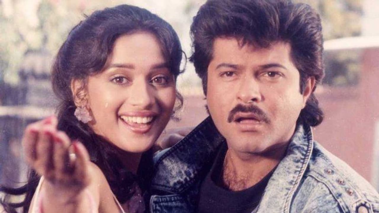 <p>ಅನಿಲ್ ಮತ್ತು ಮಾಧುರಿ ಕೊನೆಯ ಬಾರಿಗೆ ಒಟ್ಟಿಗೆ ಕಾಣಿಸಿಕೊಂಡಿದ್ದು 2000 ರಲ್ಲಿ ಬಿಡುಗಡೆಯಾದ ಪುಕಾರ್ ಚಿತ್ರದಲ್ಲಿ. 17 ವರ್ಷಗಳ ನಂತರ, ಟೋಟಲ್ ಧಮಾಲ್ ಚಿತ್ರದಲ್ಲಿ ಇಬ್ಬರೂ ಮತ್ತೆ ಸ್ಕ್ರೀನ್‌ ಶೇರ್‌ ಮಾಡಿಕೊಂಡರು.ಇದಕ್ಕೆ ಸಂಬಧಿಸಿದಂತೆ ವಿಷಯಗಳು ಸಾಮಾಜಿಕ ಮಾಧ್ಯಮದಲ್ಲಿ ಬಹಳ ವೈರಲ್ ಆಗುತ್ತಿದೆ.</p>