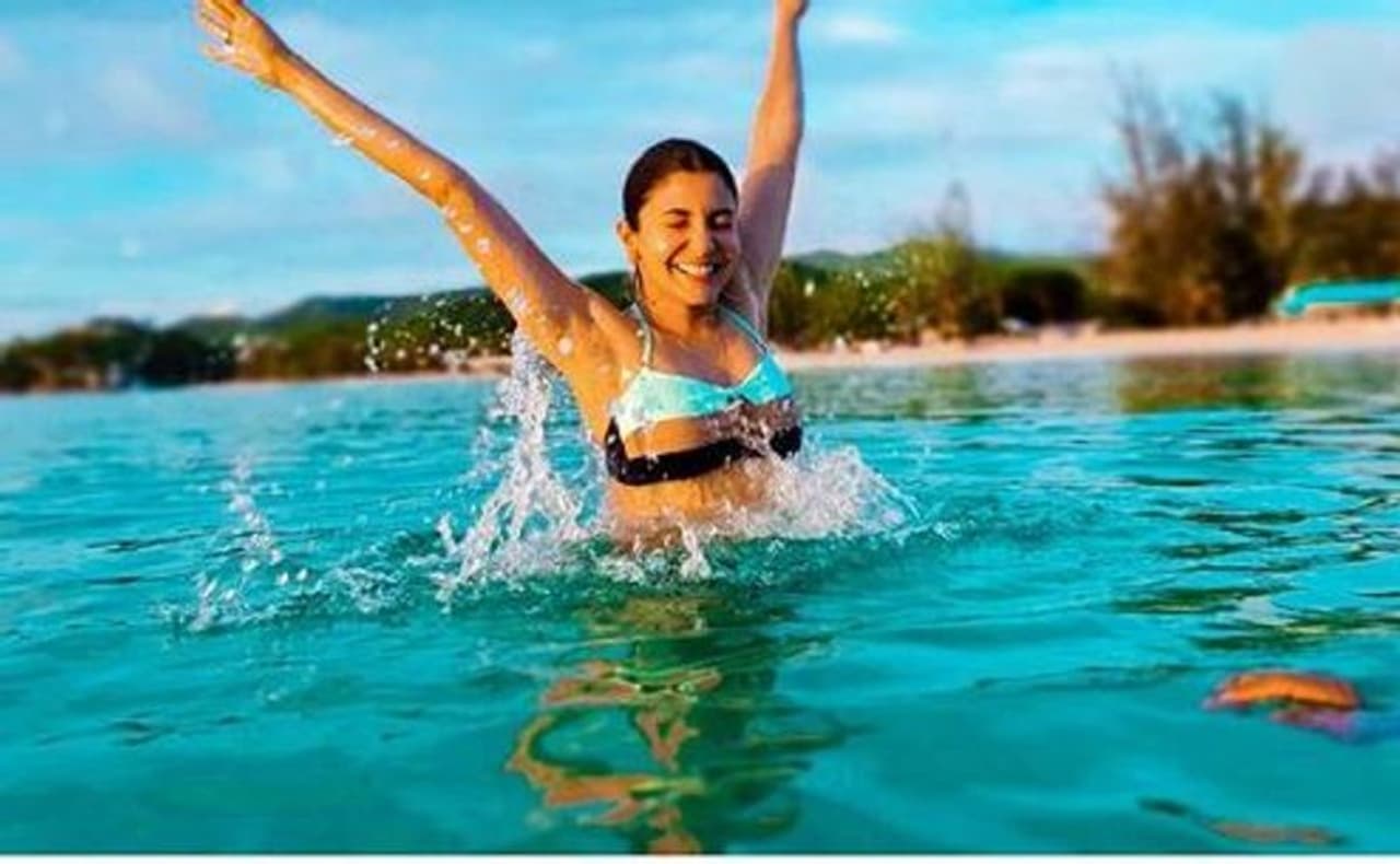 <p>தண்ணீரில் ஆட்டம் போடும் அனுஷ்கா ஷர்மா </p> <p>தண்ணீரில் ஆட்டம் போடும் அனுஷ்கா ஷர்மா </p>