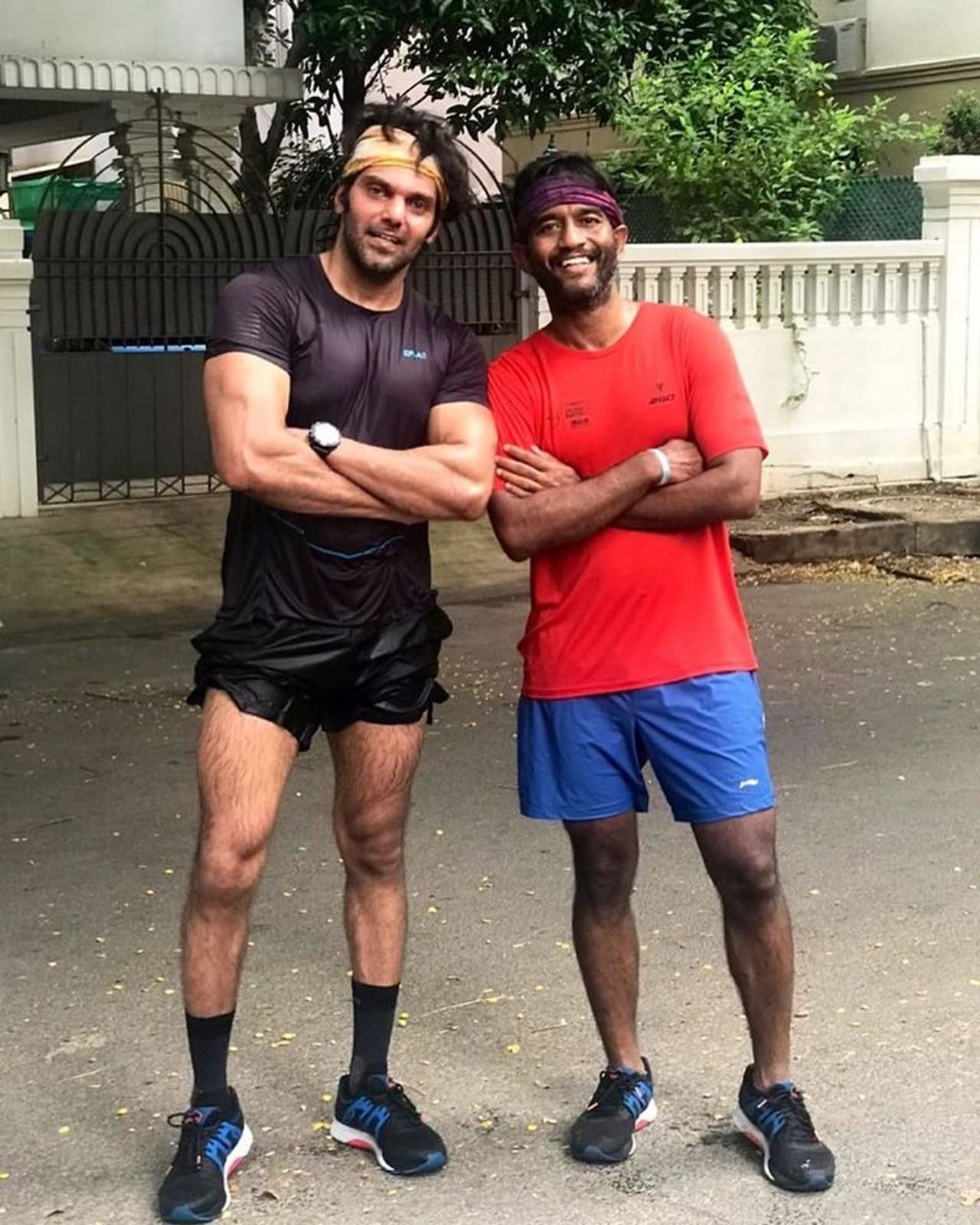 <p>ஆர்யாவின் உடற்பயிற்சியாளருடன் புகைப்படம்&nbsp;</p>