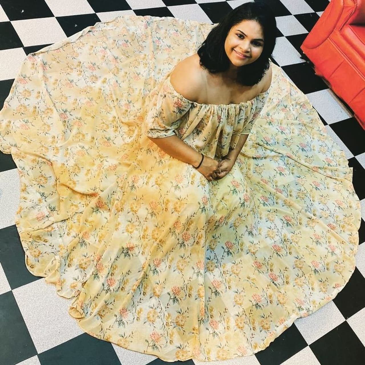 <p>குழந்தை போல் போஸ் கொடுக்கும் வித்யாராமன்&nbsp;</p>