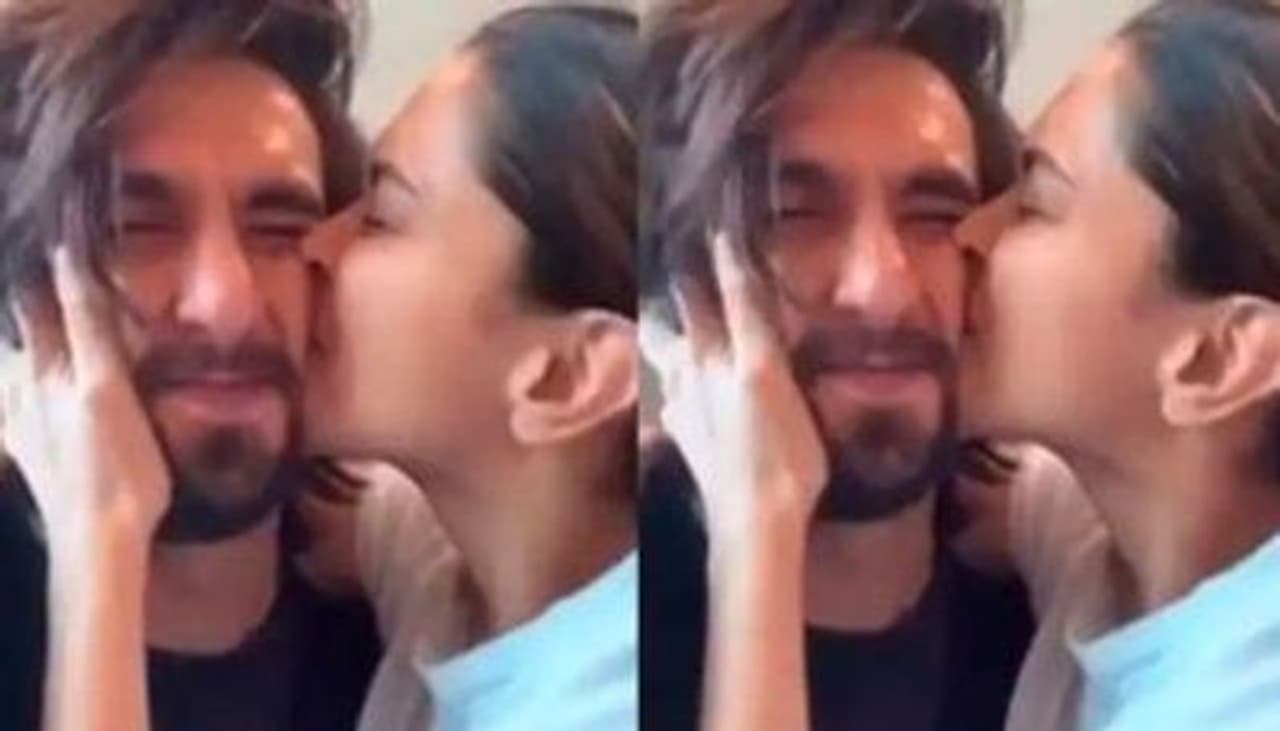 <p>Deepika Padukone and Ranveer Singh are considered as one of the fun loving and cutest couples in Bollywood. No doubt they are also most good looking in the entertainment industry.</p> <p>Deepika Padukone and Ranveer Singh are considered as one of the fun loving and cutest couples in Bollywood. No doubt they are also most good looking in the entertainment industry.</p>