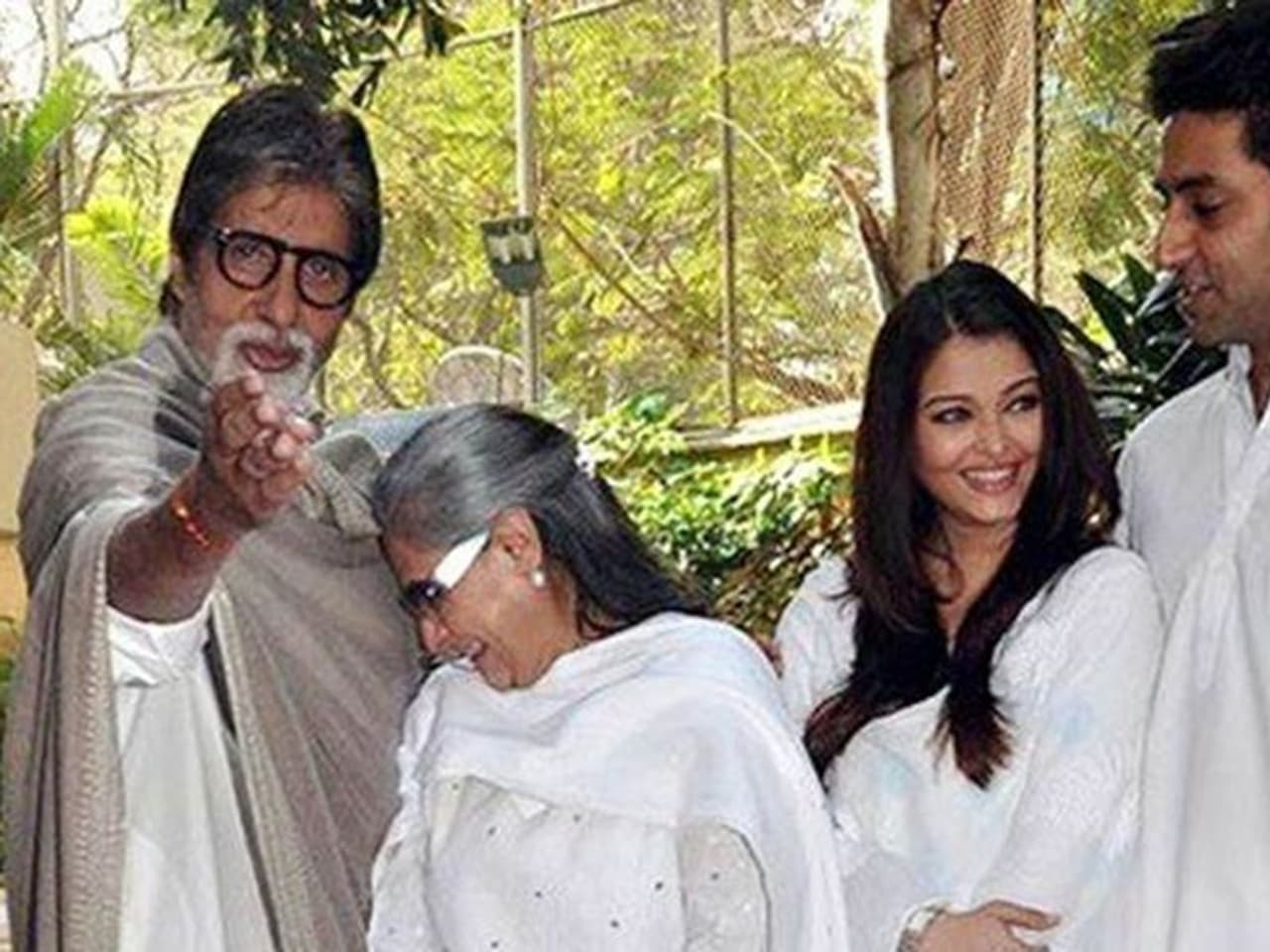 <p>பாலிவுட்டி பிதா மகன் அமிதாப் பச்சனுக்கு கொரோனா தொற்று உறுதி செய்யப்பட்டுள்ளது அனைவரையும் அதிர்ச்சியில் ஆழ்த்தியுள்ளது. </p> <p>பாலிவுட்டி பிதா மகன் அமிதாப் பச்சனுக்கு கொரோனா தொற்று உறுதி செய்யப்பட்டுள்ளது அனைவரையும் அதிர்ச்சியில் ஆழ்த்தியுள்ளது. </p>