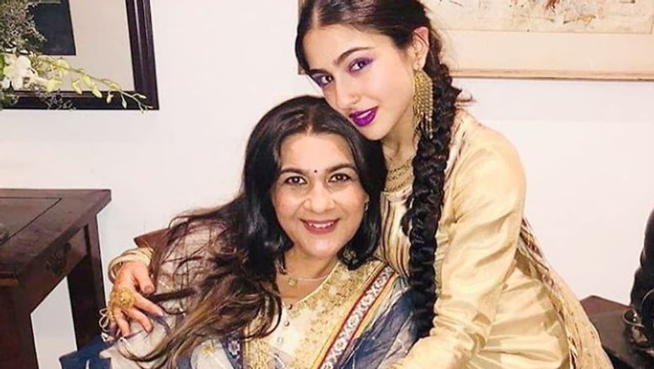 <p>We all remember the iconic moment on the reality chat show Koffee with Karan when Sara Ali Khan openly spoke about having a crush on Kartik Aaryan and she wants to date him. It instantly got Kartik's attention and rumours of them dating surfaced the internet.<br />&nbsp;</p>