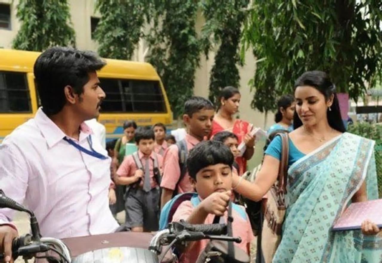 <p>பிரியா ஆனந்த் எதிர்நிச்சல் படத்தில் டீச்சர் ரோல் செய்து இருப்பாங்க நல்ல பொருத்தமான ரோல் அழகாவும் இருக்கும் </p> <p>பிரியா ஆனந்த் எதிர்நிச்சல் படத்தில் டீச்சர் ரோல் செய்து இருப்பாங்க நல்ல பொருத்தமான ரோல் அழகாவும் இருக்கும் </p>