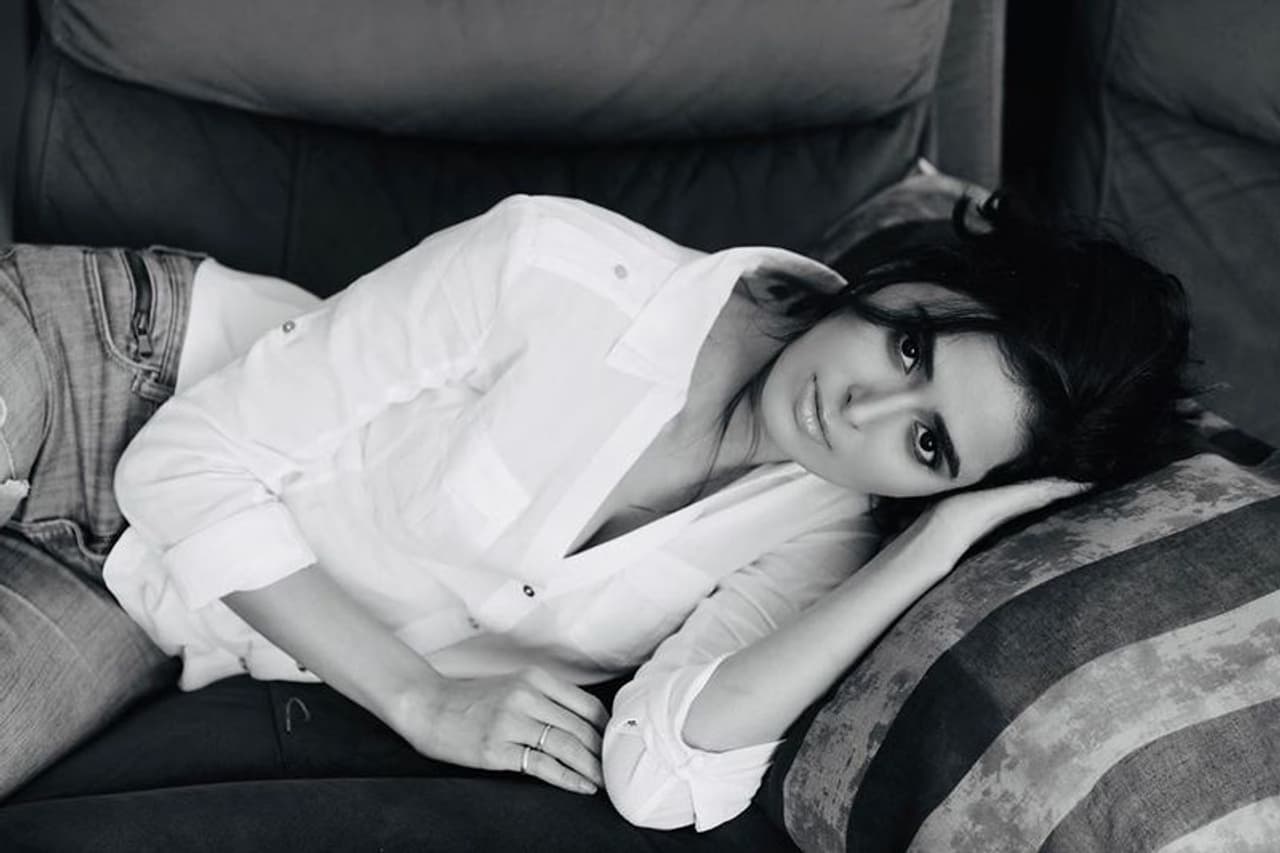 <p>படுத்து கொண்டே பலவிதமாய் போஸ் கொடுக்கும் மீனாட்சி தீட்சித் </p> <p>படுத்து கொண்டே பலவிதமாய் போஸ் கொடுக்கும் மீனாட்சி தீட்சித் </p>