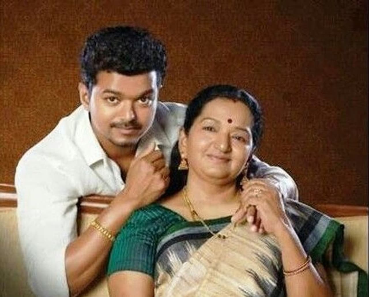<p>விஜய்யின் &nbsp;தாய் ஷோபா சந்திரசேகர்&nbsp;</p>
