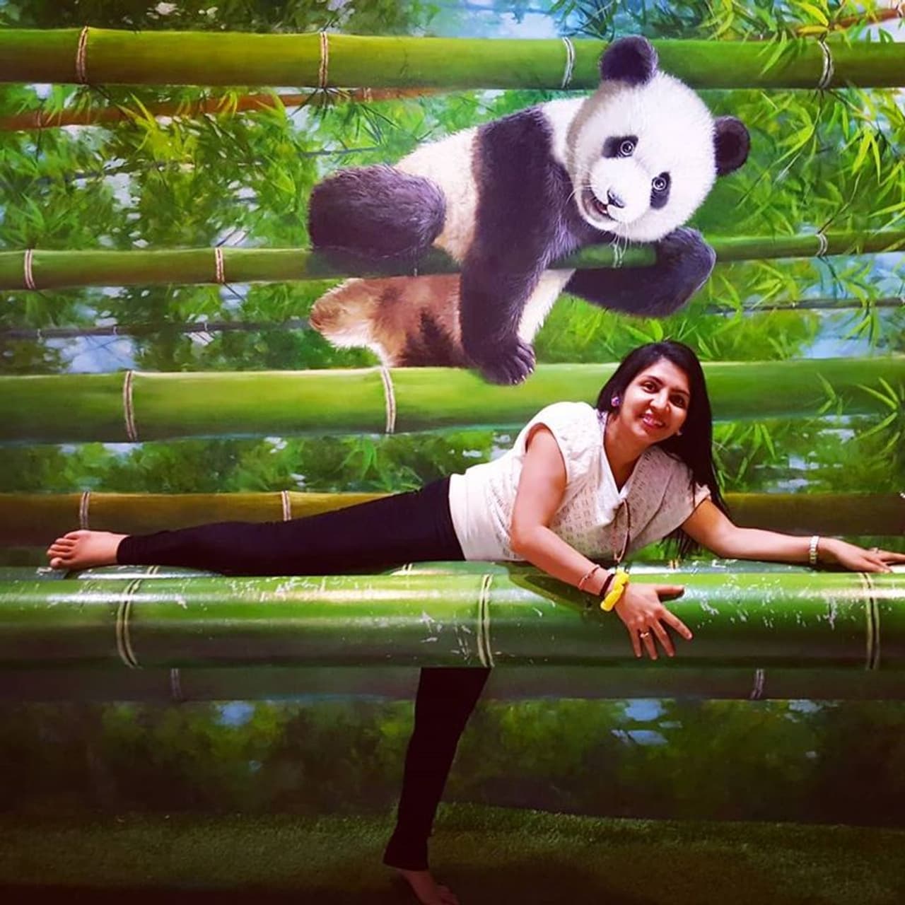 <p>டெட்டி மாதிரி பண்ணும் பிரியதர்ஷினி&nbsp;</p>