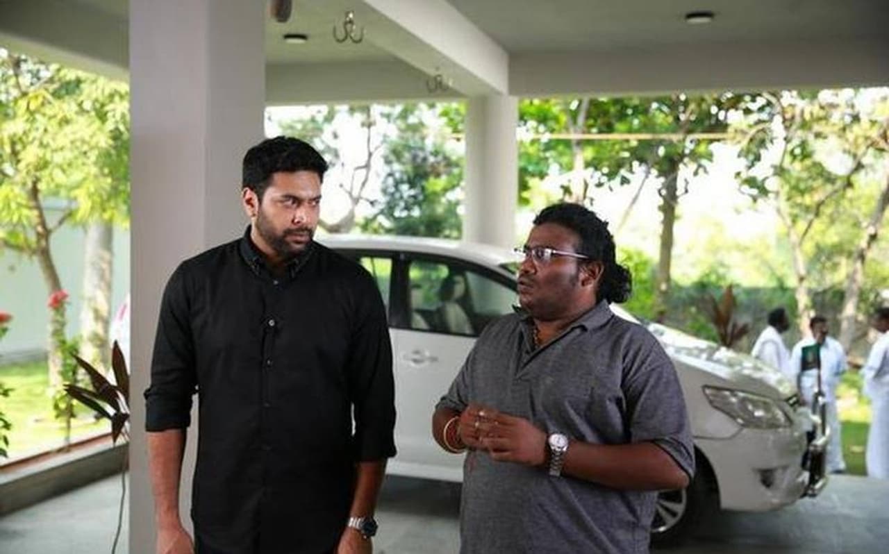 <p>கோமாளி படத்தில் ஜெயம் ரவியுடன் இணைந்து கலாய்த்து தள்ளி இருப்பாரு யோகிபாபு </p> <p>கோமாளி படத்தில் ஜெயம் ரவியுடன் இணைந்து கலாய்த்து தள்ளி இருப்பாரு யோகிபாபு </p>