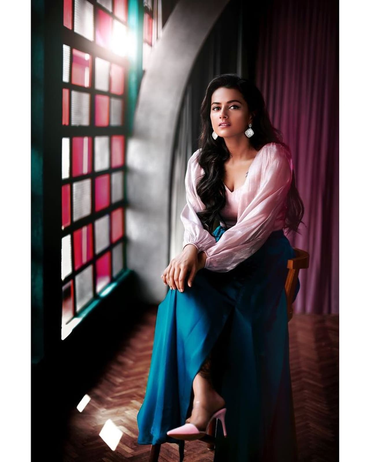 <p>மாடர்ன் உடையில் கலக்கும் ஷ்ரத்தா </p> <p>மாடர்ன் உடையில் கலக்கும் ஷ்ரத்தா </p>