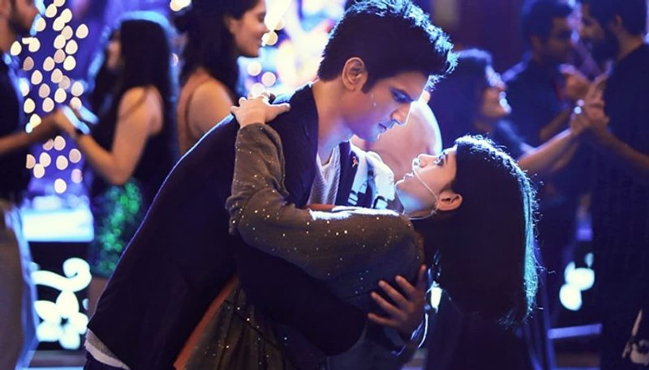 <p>ಸುಶಾಂತ್ ಕೊನೆಯ ಸಿನಿಮಾದ ಟ್ರೈಲರ್ ಅತೀ ಹೆಚ್ಚು ಲೈಕ್ಸ್ ಗಿಟ್ಟಿಸಿಕೊಳ್ಳುವ ಮೂಲಕ ಎಲ್ಲಾ ಸಿನಿಮಾಗಳ ದಾಖಲೆಯನ್ನು ಮುರಿದು ಹಾಕಿದೆ.</p>