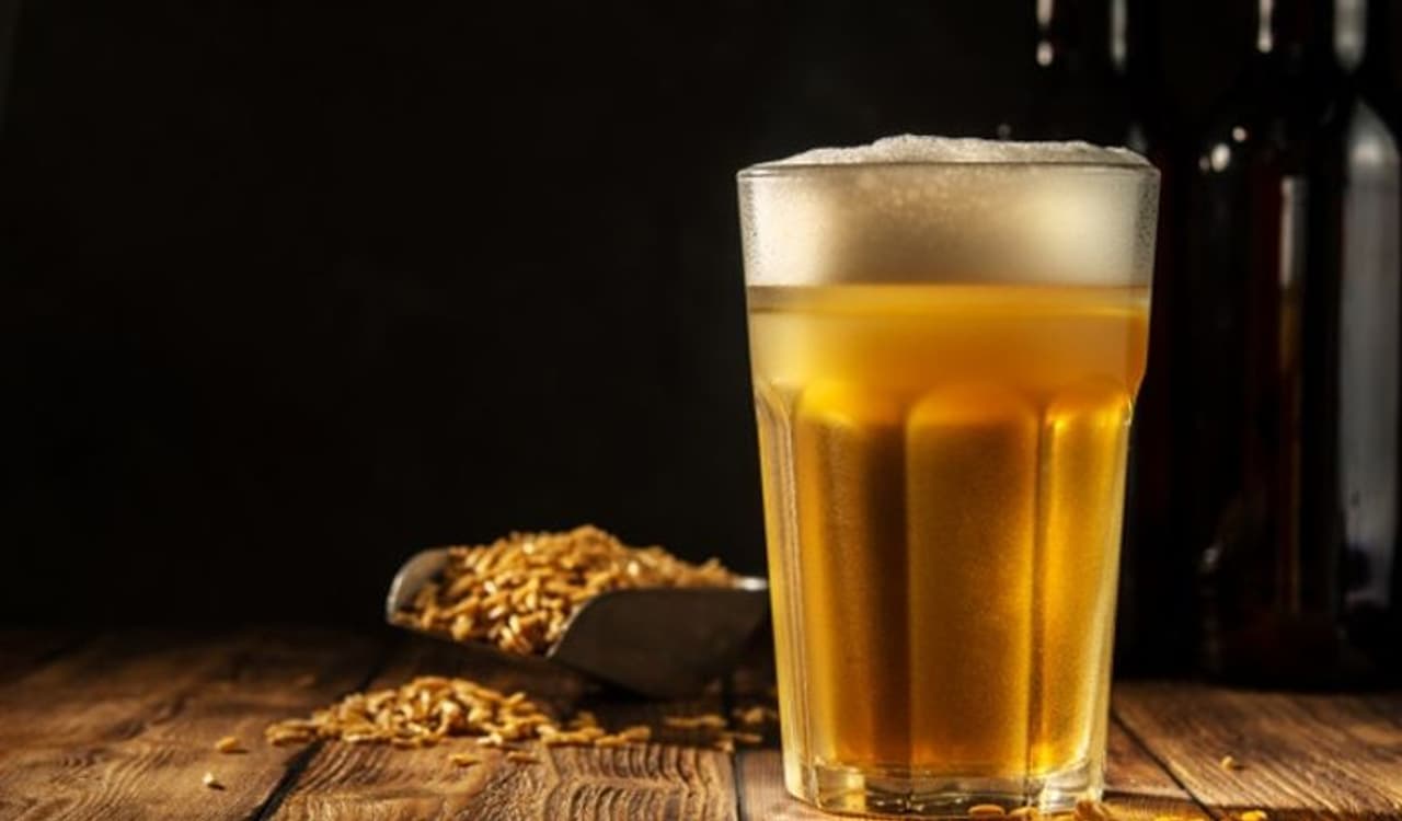 <p>On August 20, the Delhi government allowed hotels and restaurants to serve liquor in the national capital after a five month period<br /> </p> <p>On August 20, the Delhi government allowed hotels and restaurants to serve liquor in the national capital after a five month period<br /> </p>