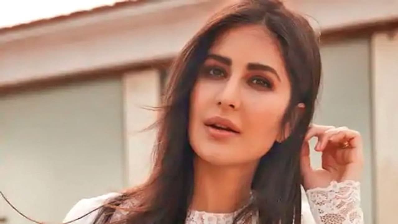 <p>ಬಾಲಿವುಡ್ ಬ್ಯೂಟಿಫುಲ್ ಕ್ಯಾಟ್ ಕತ್ರಿಕಾ ಕೇಫ್ 37ನೇ ವಸಂತಕ್ಕೆ ಕಾಲಿಟ್ಟಿದ್ದು, ಲಾಕ್ಡೌನ್ ಬರ್ತಡೇ ಮಾಡಿಕೊಂಡಿದ್ದಾರೆ.</p> <p>ಬಾಲಿವುಡ್ ಬ್ಯೂಟಿಫುಲ್ ಕ್ಯಾಟ್ ಕತ್ರಿಕಾ ಕೇಫ್ 37ನೇ ವಸಂತಕ್ಕೆ ಕಾಲಿಟ್ಟಿದ್ದು, ಲಾಕ್ಡೌನ್ ಬರ್ತಡೇ ಮಾಡಿಕೊಂಡಿದ್ದಾರೆ.</p>