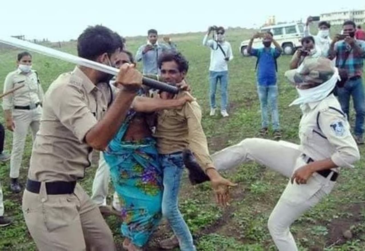 <p><br />റാം കുമാര്‍ അഹിര്‍വാര്‍ (38), സാവിത്രി ദേവി (35) എന്നിവരാണ് കീടനാശിനി കുടിച്ച് ആത്മഹത്യ ചെയ്യാന്‍ ശ്രമിച്ചതിനെ തുടര്‍ന്ന് ആശുപത്രിയിലായത്.&nbsp;</p>