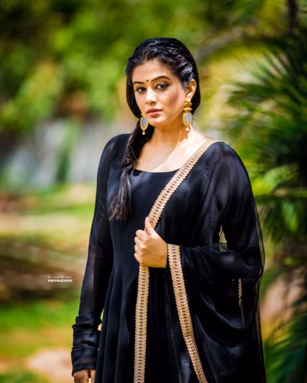 <p>கண்ணழகி பிரியாமணி&nbsp;</p>