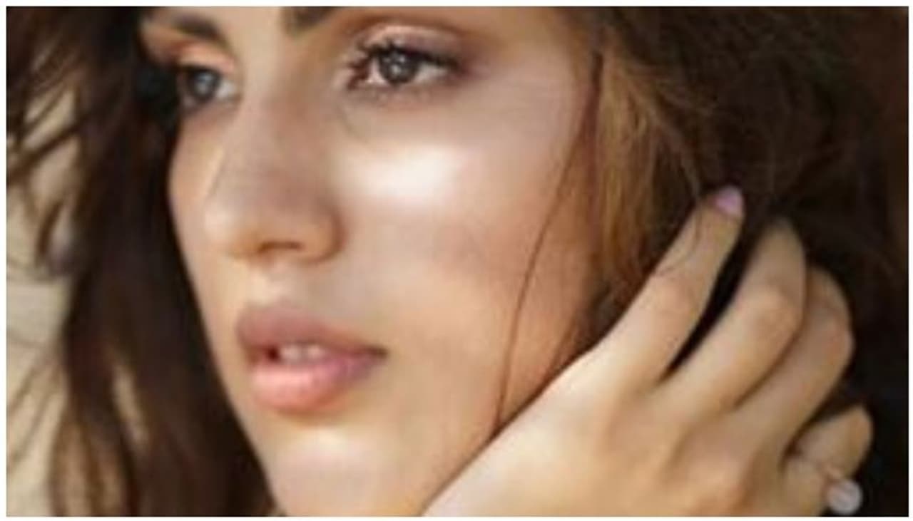 <p>നിങ്ങള് ആത്മഹത്യ ചെയ്യുന്നില്ലെങ്കില് ബലാത്സംഗത്തിനിരയായി കൊല്ലപ്പെടുമെന്ന് ഞാന് ഉറപ്പാക്കും. അതിനായി ആളുകളെ അയയ്ക്കുംഎന്ന് സമൂഹമാധ്യമത്തിലൂടെ ഭീഷണിപ്പെടുത്തിയ ആളോട് ആണ് റിയ ചക്രബര്ത്തി മറുപടി പറഞ്ഞത്.</p> <p>നിങ്ങള് ആത്മഹത്യ ചെയ്യുന്നില്ലെങ്കില് ബലാത്സംഗത്തിനിരയായി കൊല്ലപ്പെടുമെന്ന് ഞാന് ഉറപ്പാക്കും. അതിനായി ആളുകളെ അയയ്ക്കുംഎന്ന് സമൂഹമാധ്യമത്തിലൂടെ ഭീഷണിപ്പെടുത്തിയ ആളോട് ആണ് റിയ ചക്രബര്ത്തി മറുപടി പറഞ്ഞത്.</p>