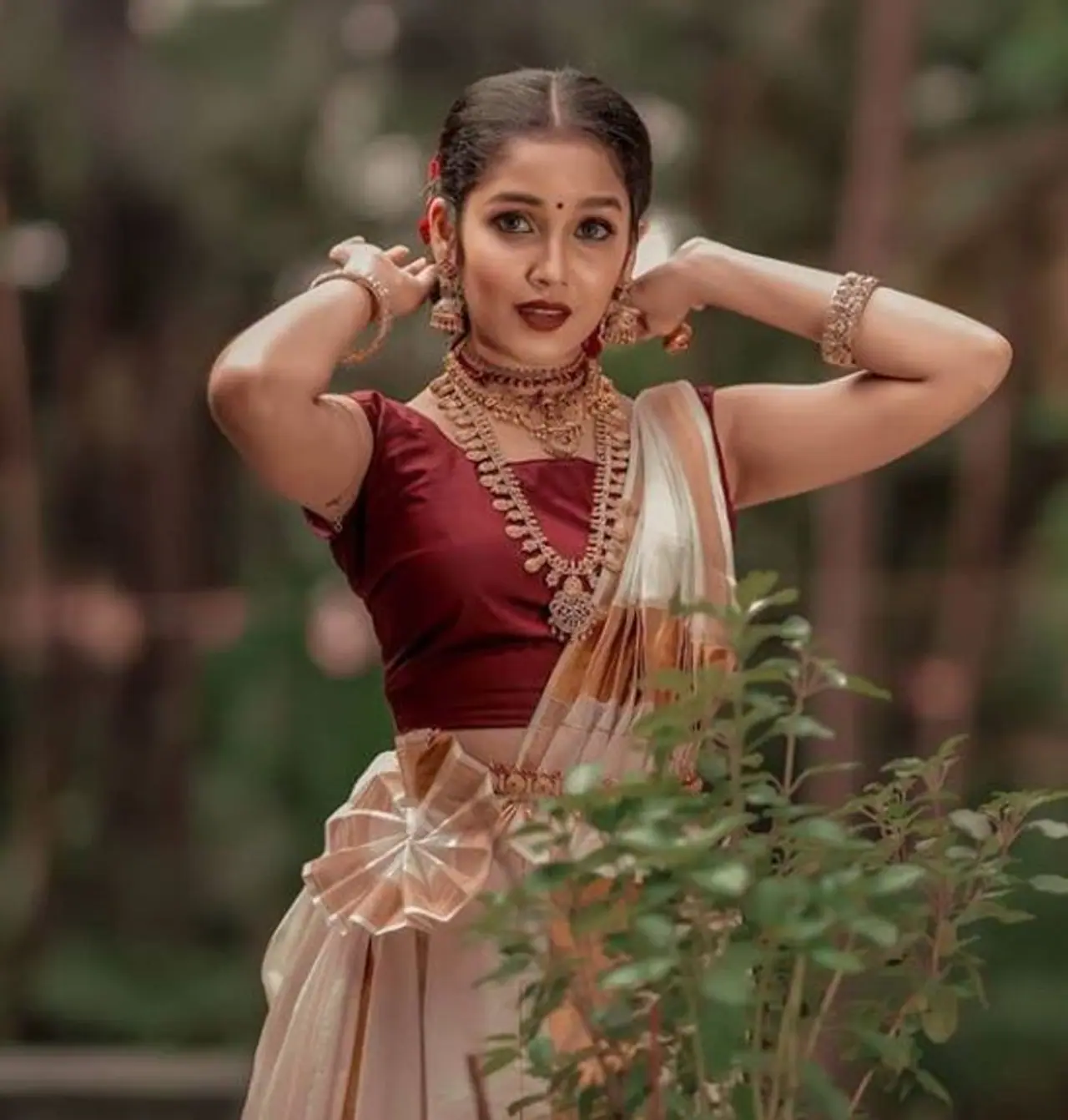 <p>2007ರಲ್ಲಿ 'ಚೋಟ ಮುಂಬೈ' ಚಿತ್ರದ ಮೂಲಕ ಮಾಲಿವುಡ್ ಚಿತ್ರರಂಗಕ್ಕೆ ಕಾಲಿಟ್ಟ ಅನಿಕಾ.</p> <p>2007ರಲ್ಲಿ 'ಚೋಟ ಮುಂಬೈ' ಚಿತ್ರದ ಮೂಲಕ ಮಾಲಿವುಡ್ ಚಿತ್ರರಂಗಕ್ಕೆ ಕಾಲಿಟ್ಟ ಅನಿಕಾ.</p>