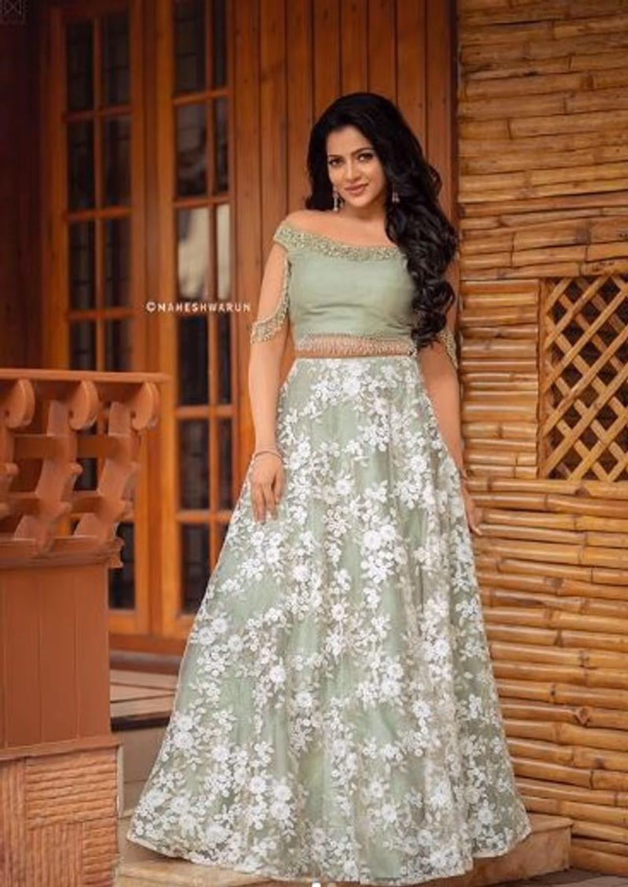 <p>தேவதை போல் ஸ்டைலிஷாக நின்று போஸ் கொடுக்கும் சித்ரா</p> <p>தேவதை போல் ஸ்டைலிஷாக நின்று போஸ் கொடுக்கும் சித்ரா</p>