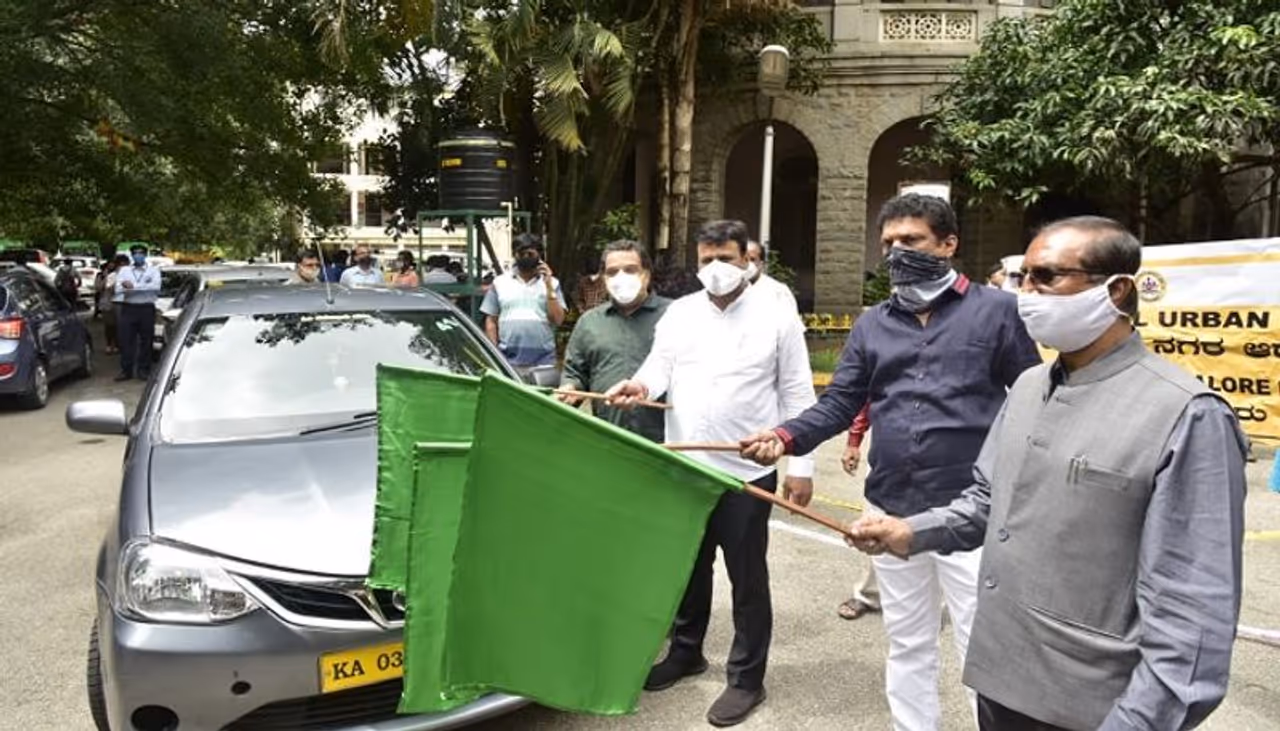 <p>ಕೊಳಗೇರಿ, ಪ್ರದೇಶ ಕಂಟೇನ್ಮೆಂಟ್‌ ಪ್ರದೇಶ, ಪೌರಕರ್ಮಿಕರ ಕಾಲೋನಿಗಳು ಹಾಗೂ ತೀರ ಉಸಿರಾಟ ತೊಂದರೆ ಮತ್ತು ಶೀತ ಜ್ವರದ ಲಕ್ಷಣಗಳು ಇರುವವರನ್ನು ಕೋವಿಡ್‌ ಪರೀಕ್ಷೆಗೆ ಒಳಪಡಿಸಲಾಗುವುದು ಎಂದು ತಿಳಿಸಿದ ಮೇಯರ್‌ ಎಂ.ಗೌತಮ್‌ ಕುಮಾರ್.</p>