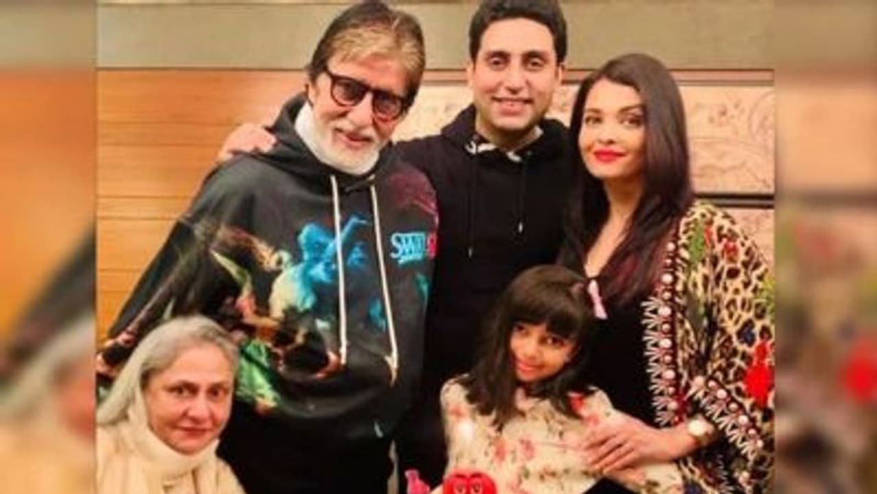 <p>பாலிவுட்டி பிதா மகன் அமிதாப் பச்சனுக்கு கொரோனா தொற்று உறுதி செய்யப்பட்டுள்ளது அனைவரையும் அதிர்ச்சியில் ஆழ்த்தியுள்ளது.&nbsp;</p>