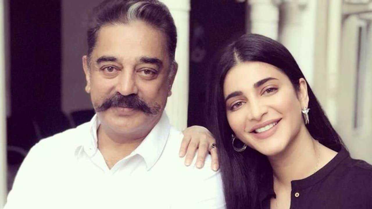 <p>లోకనాయకుడు కమల్ హాసన్ వారుసురాలిగా సిల్వర్ స్క్రీన్ ఎంట్రీ ఇఛ్చిన బ్యూటీ శృతీ హాసన్. తమిళ్తో పాటు తెలుగు, హిందీ భాషల్లోనూ గ్లామరస్ హీరోయిన్గా పేరు తెచ్చుకుంది శృతి.</p> <p>లోకనాయకుడు కమల్ హాసన్ వారుసురాలిగా సిల్వర్ స్క్రీన్ ఎంట్రీ ఇఛ్చిన బ్యూటీ శృతీ హాసన్. తమిళ్తో పాటు తెలుగు, హిందీ భాషల్లోనూ గ్లామరస్ హీరోయిన్గా పేరు తెచ్చుకుంది శృతి.</p>