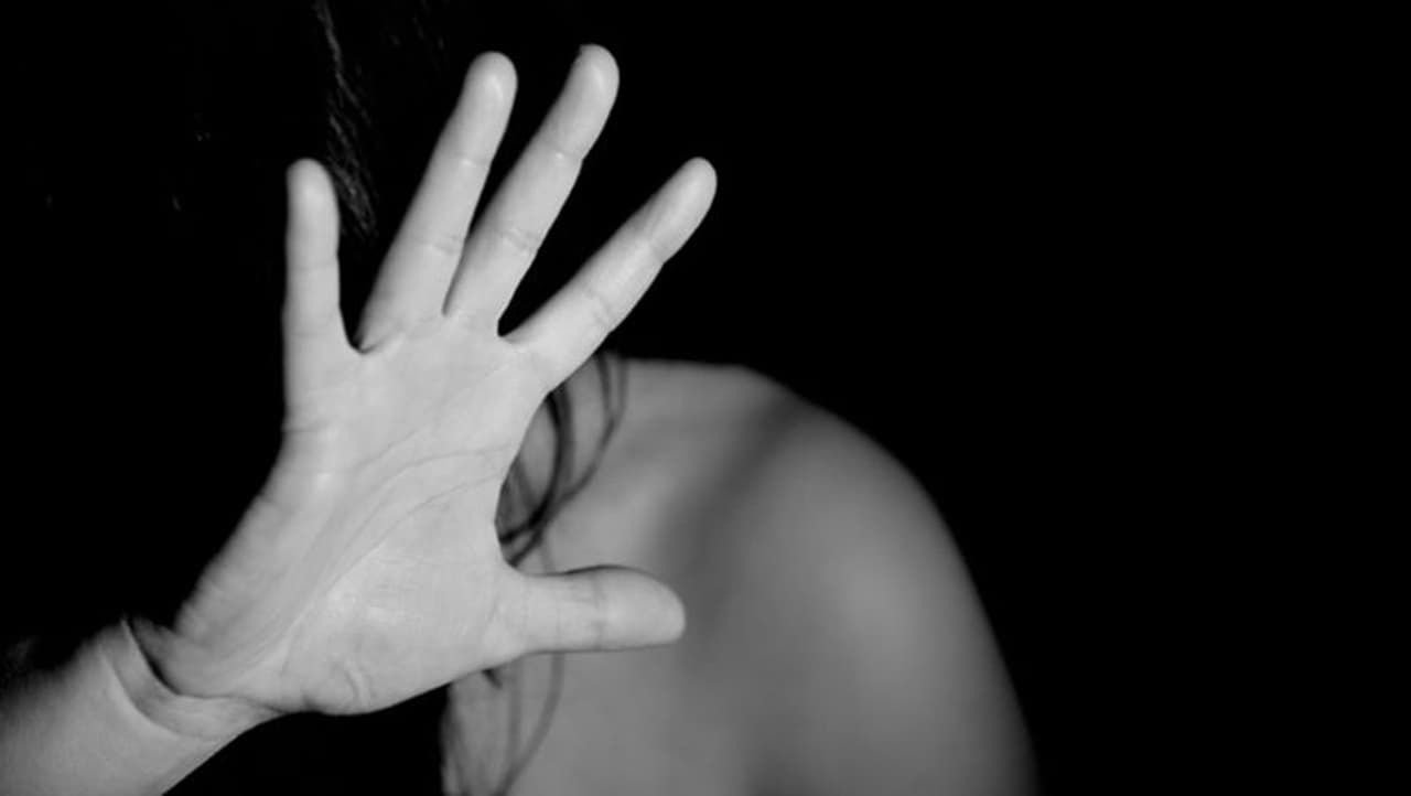 <p> A 13 year old girl's alertness of dialing 100 helped police arrest a gang operating a prostitution racket and save her. The irony is that the girl was sold by her stepbrother for Rs 27,000.<br /> </p> <p> A 13 year old girl's alertness of dialing 100 helped police arrest a gang operating a prostitution racket and save her. The irony is that the girl was sold by her stepbrother for Rs 27,000.<br /> </p>