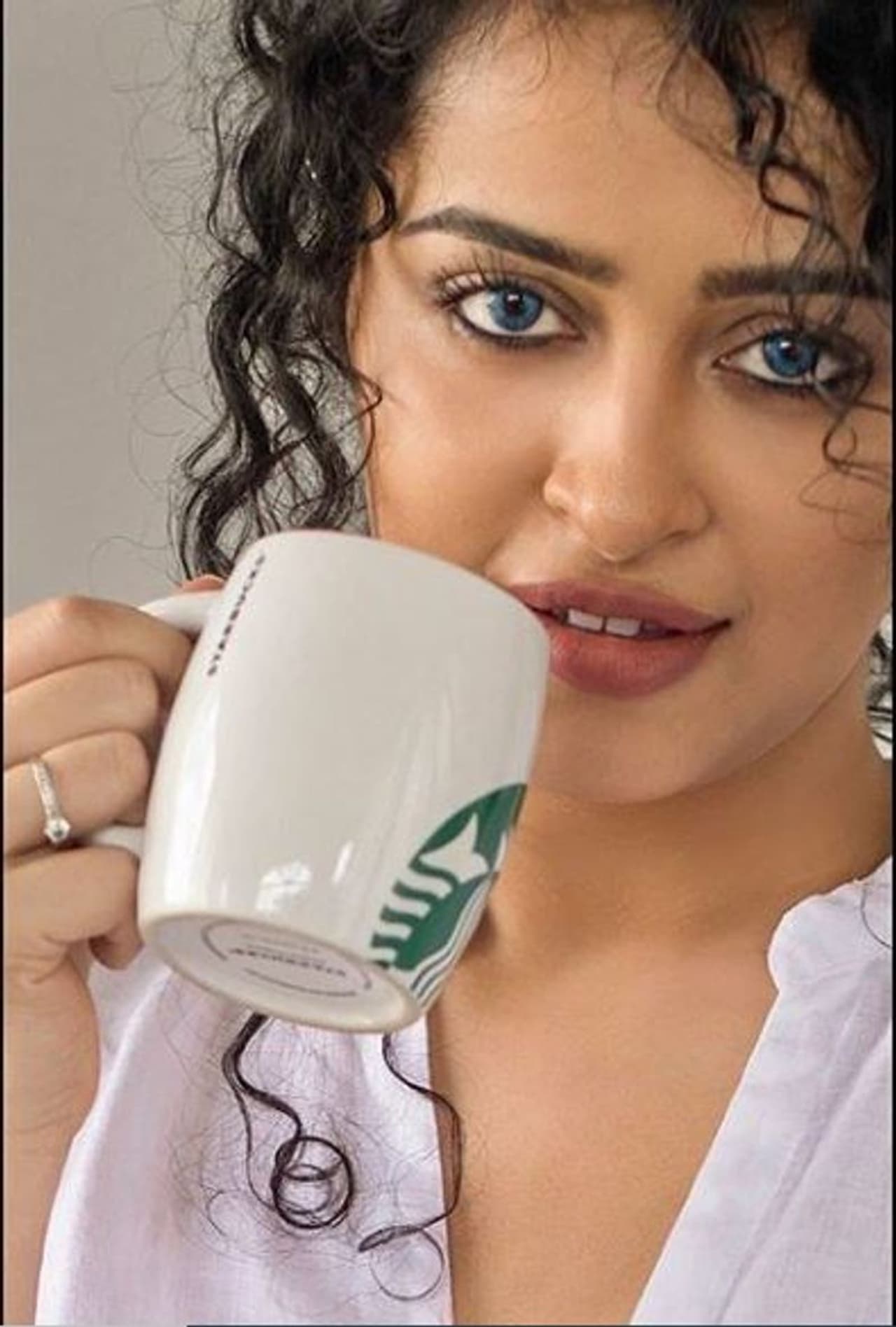 <p>അപ്സര റാണി എന്ന അങ്കെത മഹാറാണയാണ് രാം ഗോപാല് വര്മ്മ കണ്ടെത്തിയ നായിക. ഒഡിഷയിലെ റൂര്കെലയാണ് സ്വദേശം. എന്നാല് ഡെഹ്രാഡണിലാണ് അവര് വളര്ന്നത്.</p> <p>അപ്സര റാണി എന്ന അങ്കെത മഹാറാണയാണ് രാം ഗോപാല് വര്മ്മ കണ്ടെത്തിയ നായിക. ഒഡിഷയിലെ റൂര്കെലയാണ് സ്വദേശം. എന്നാല് ഡെഹ്രാഡണിലാണ് അവര് വളര്ന്നത്.</p>